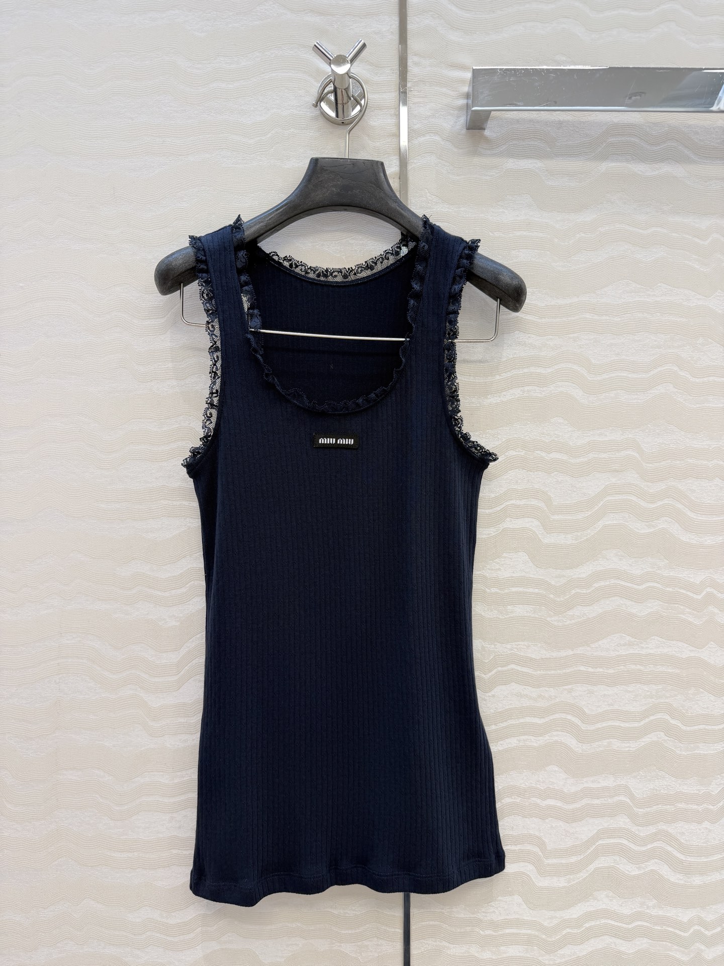 爆单推荐❤️原单品质🌸miu系少女穿搭！知性分子学院风U领小背心！气质氛围感叠搭单品，定制100%提花纯