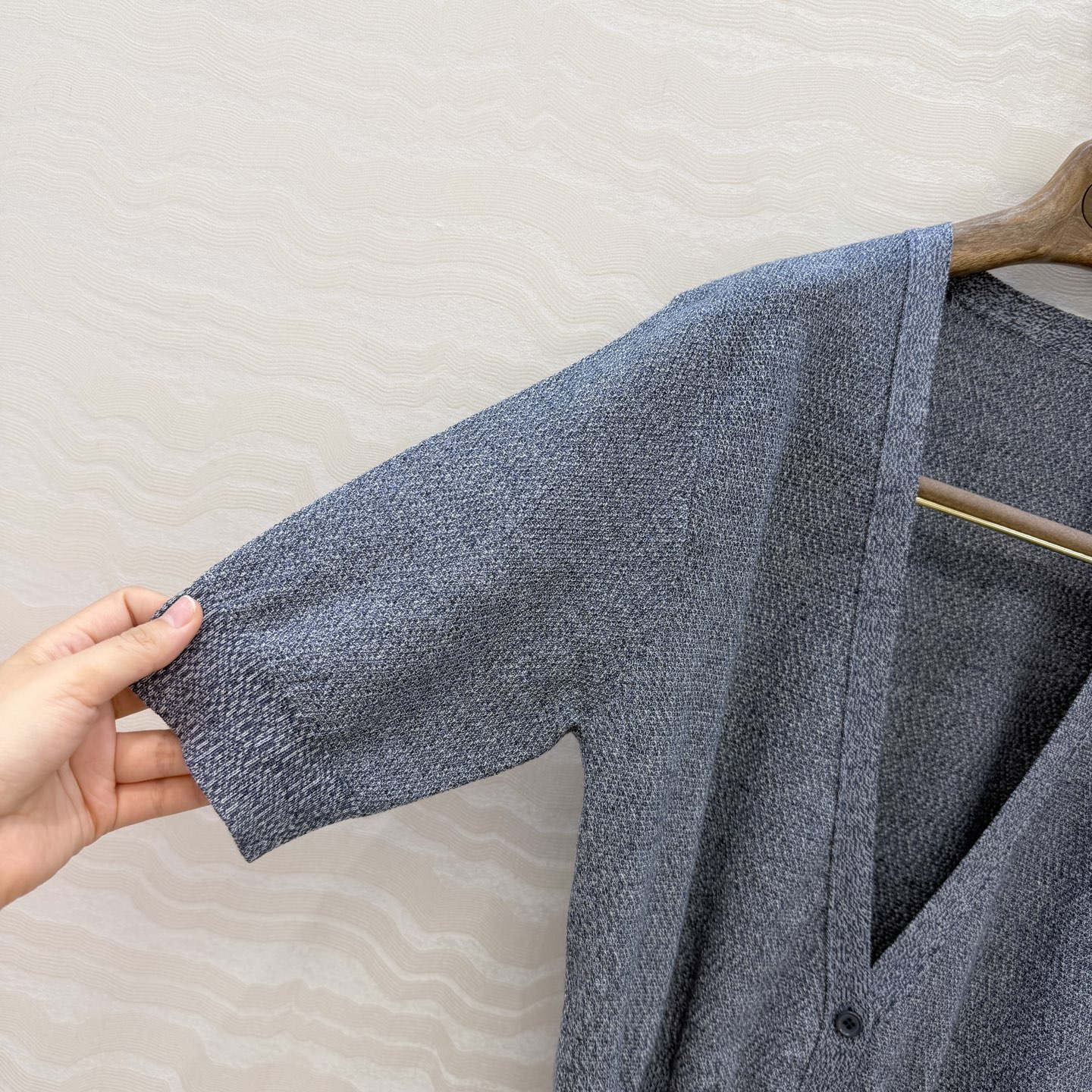 高端原单品质❤️Lp高智感老钱风穿搭！春夏新品高级静谧蓝针织短袖开衫。18针工艺温柔极致优雅的调调，简约