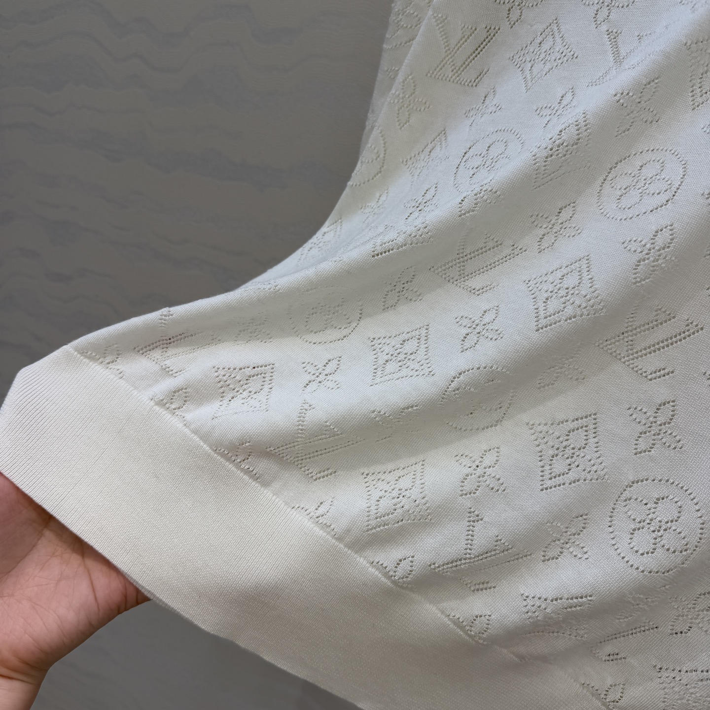 高端原单品质！Monogram花㚏针织圆领短袖上衣！18针瑞士机重工定位缕空嵌花工艺贯穿时髦高级感！进口