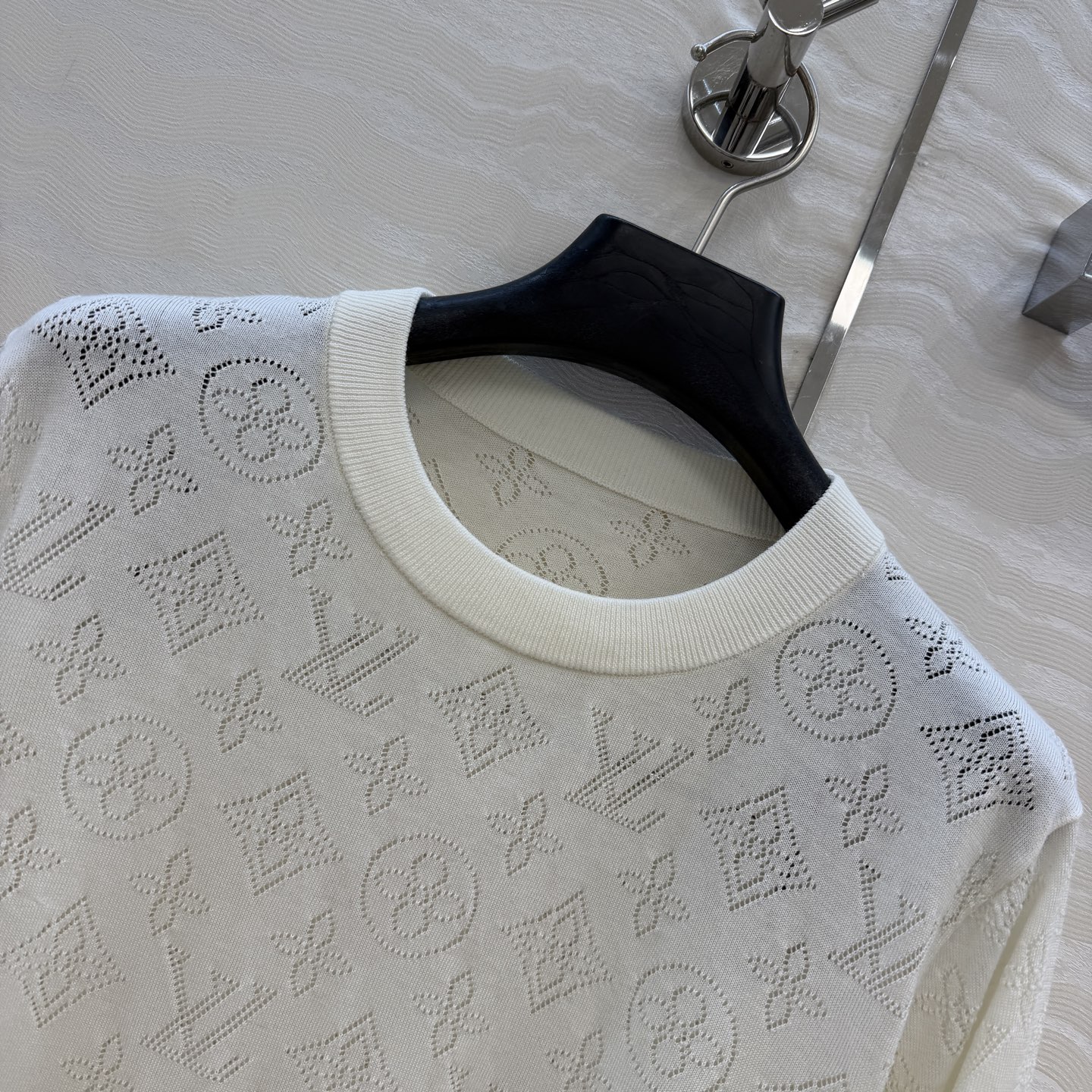 高端原单品质！Monogram花㚏针织圆领短袖上衣！18针瑞士机重工定位缕空嵌花工艺贯穿时髦高级感！进口