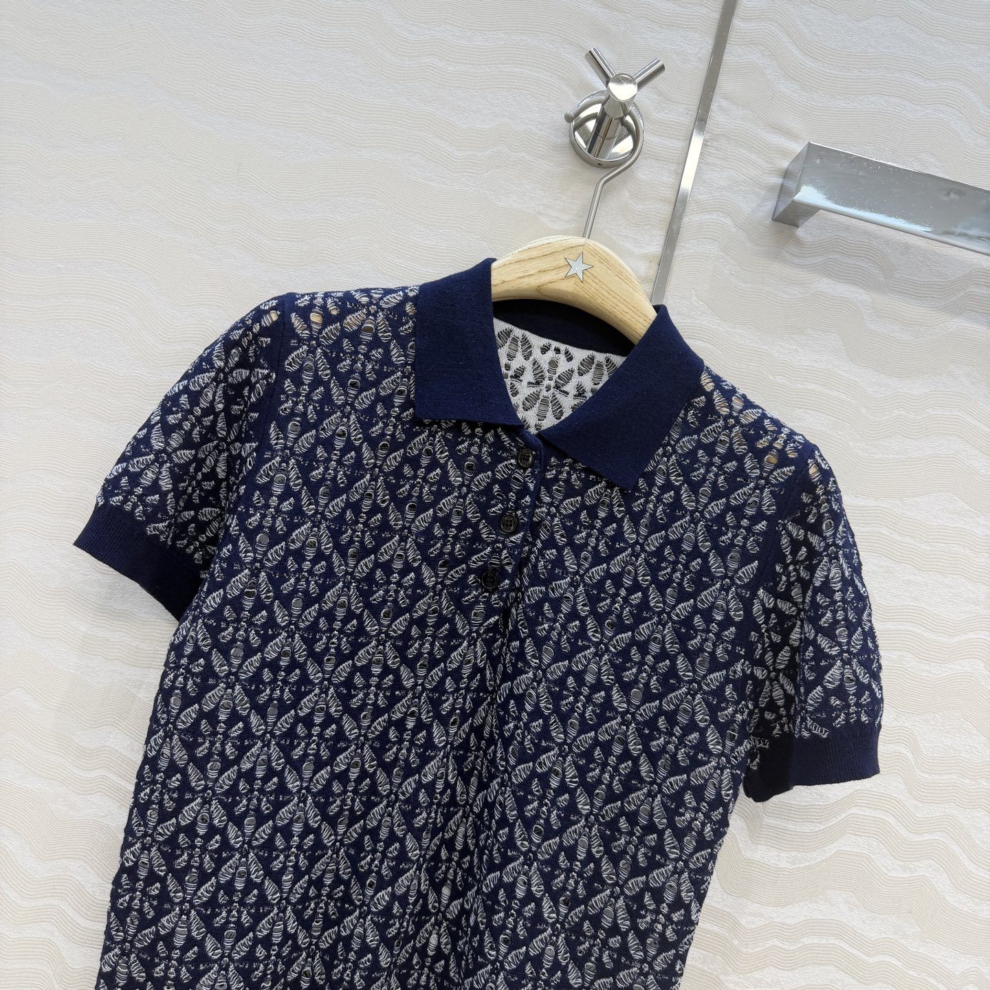 原单品质💋Miss D26春夏新品，气质polo领针织缕空短袖毛衣。定位菱格缕空勾织细节满分✨气质优雅单