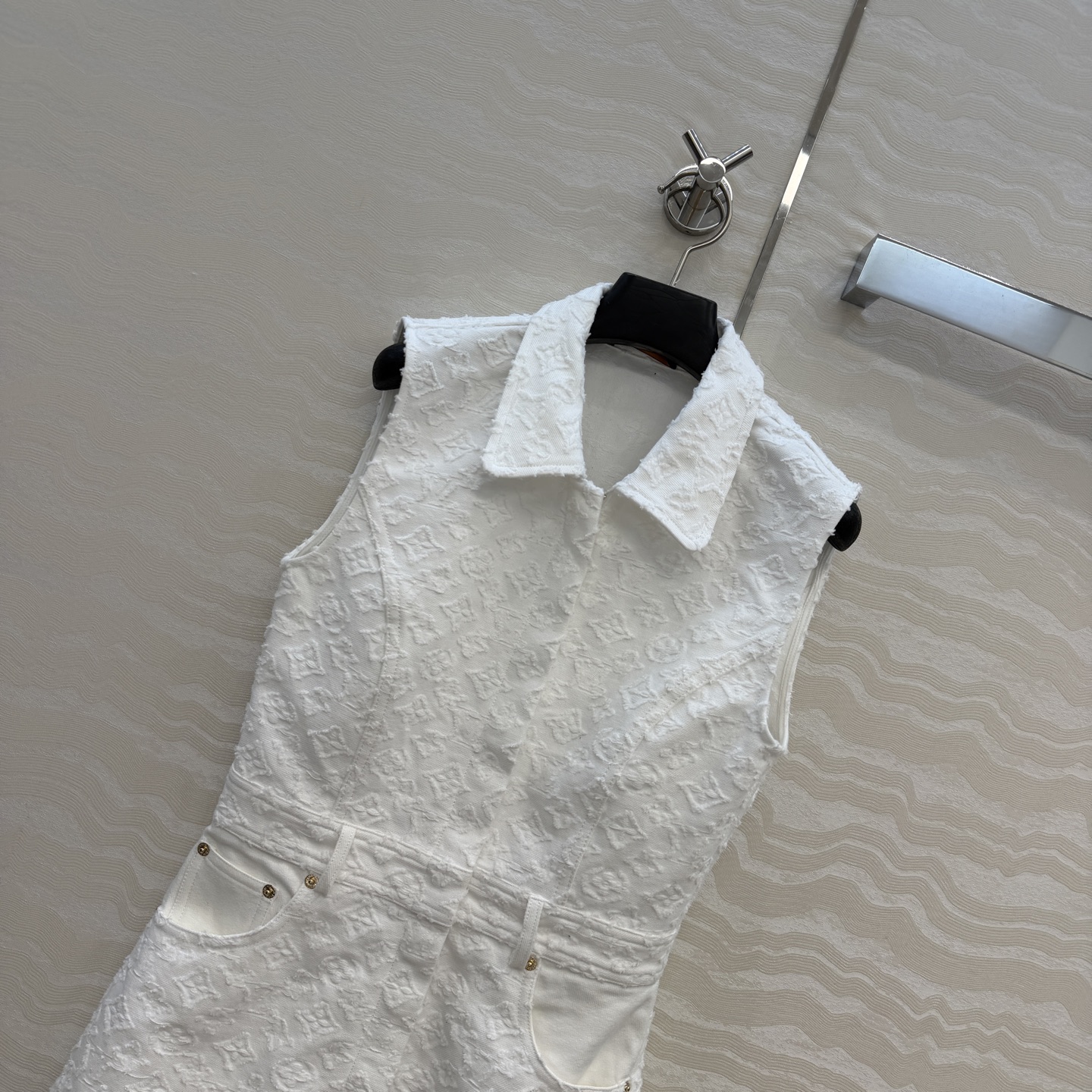 原单品质❤️爆单推荐，26春夏新品LResort系列🌊，MONOGRAM提花logo白色牛仔连衣裙！气质