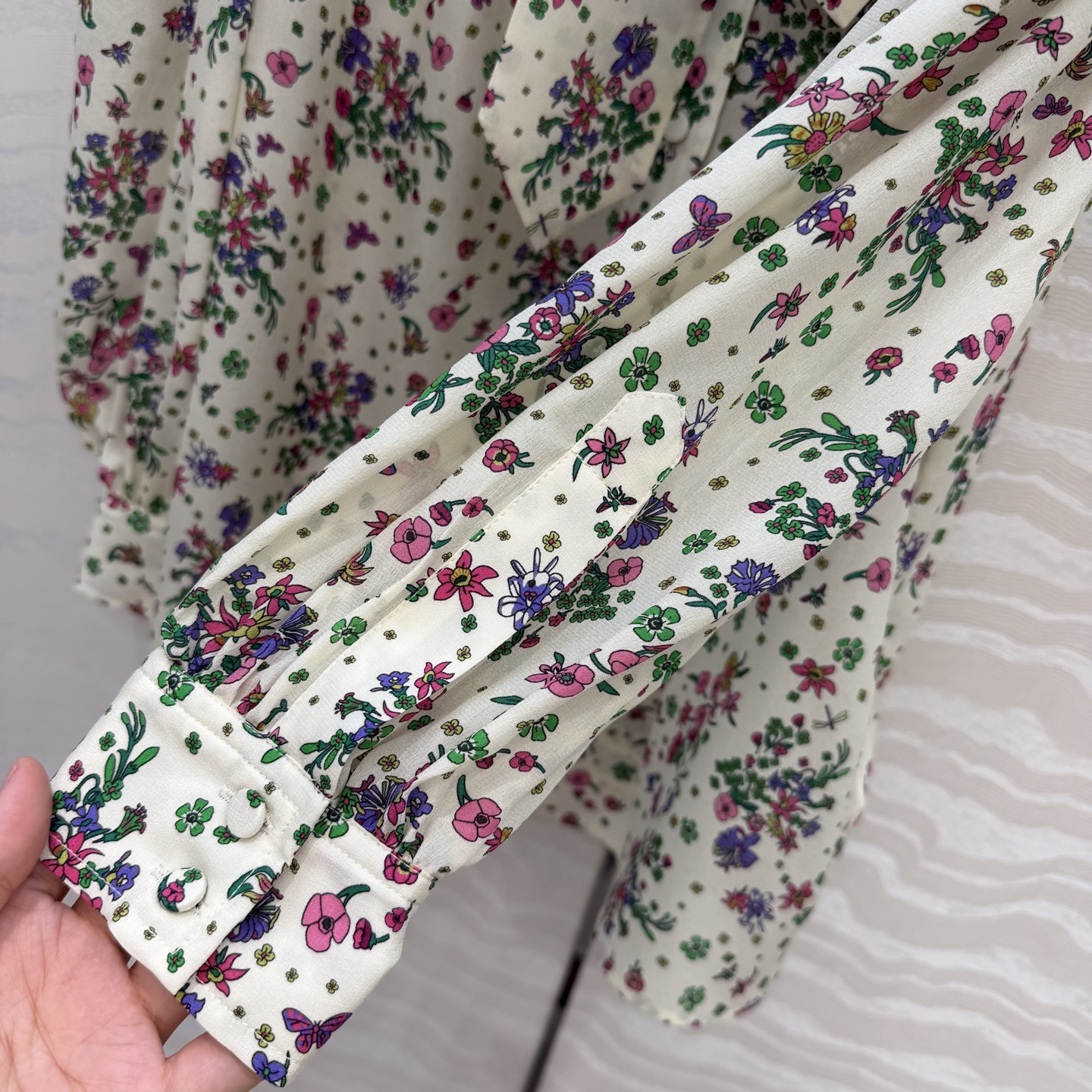 高端原单品质💕26春夏GG花㚏真丝衬衫！100%真丝双邹气质飘带领结经典版型上身巨显瘦！气质小碎花优雅时