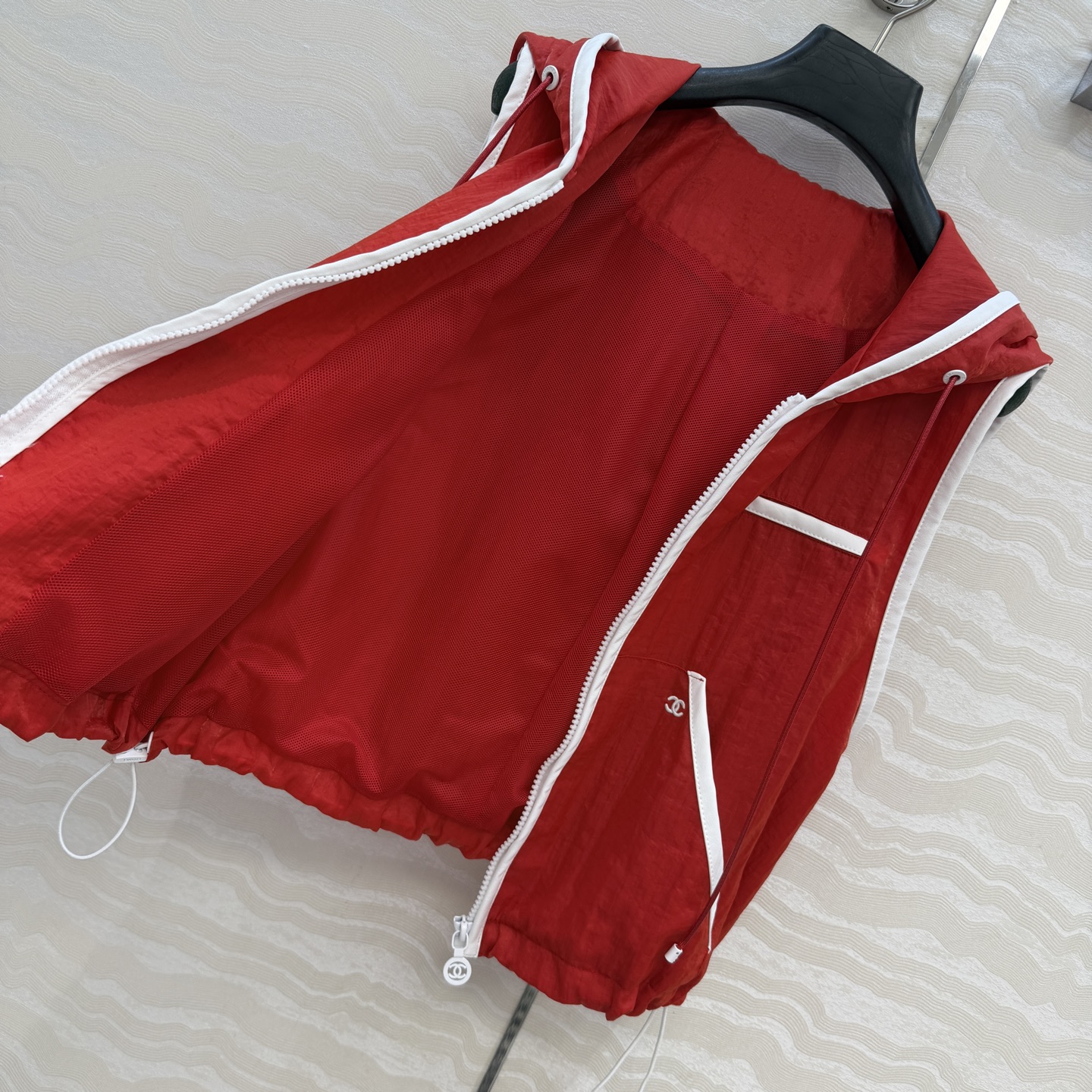 原单品质❤️Coco女孩beach沙滩🏖️系列度假新品！运动少女连帽小马甲！皮革包边撞色工艺可调节收腰设