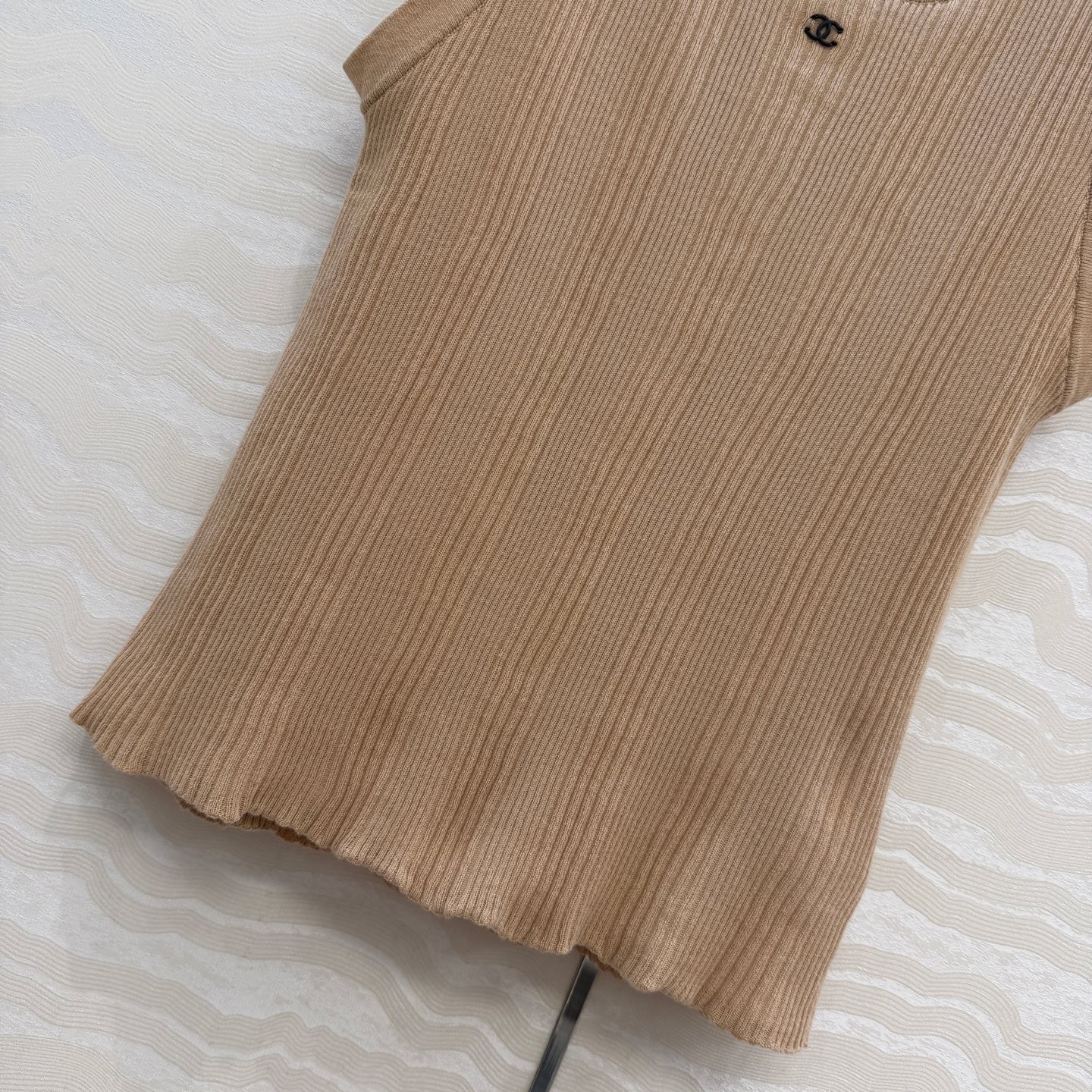 高端原单品质，Coco女孩beach沙滩🏖️系列度假新品！进口纱线双色工艺修身针织背心！💗金属配件设计百
