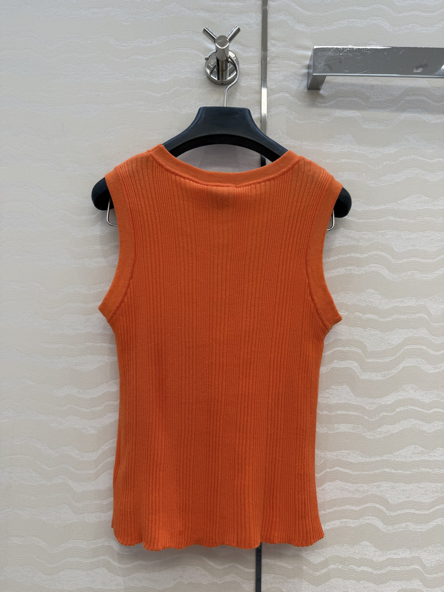 高端原单品质，Coco女孩beach沙滩🏖️系列度假新品！进口纱线双色工艺修身针织背心！💗金属配件设计百