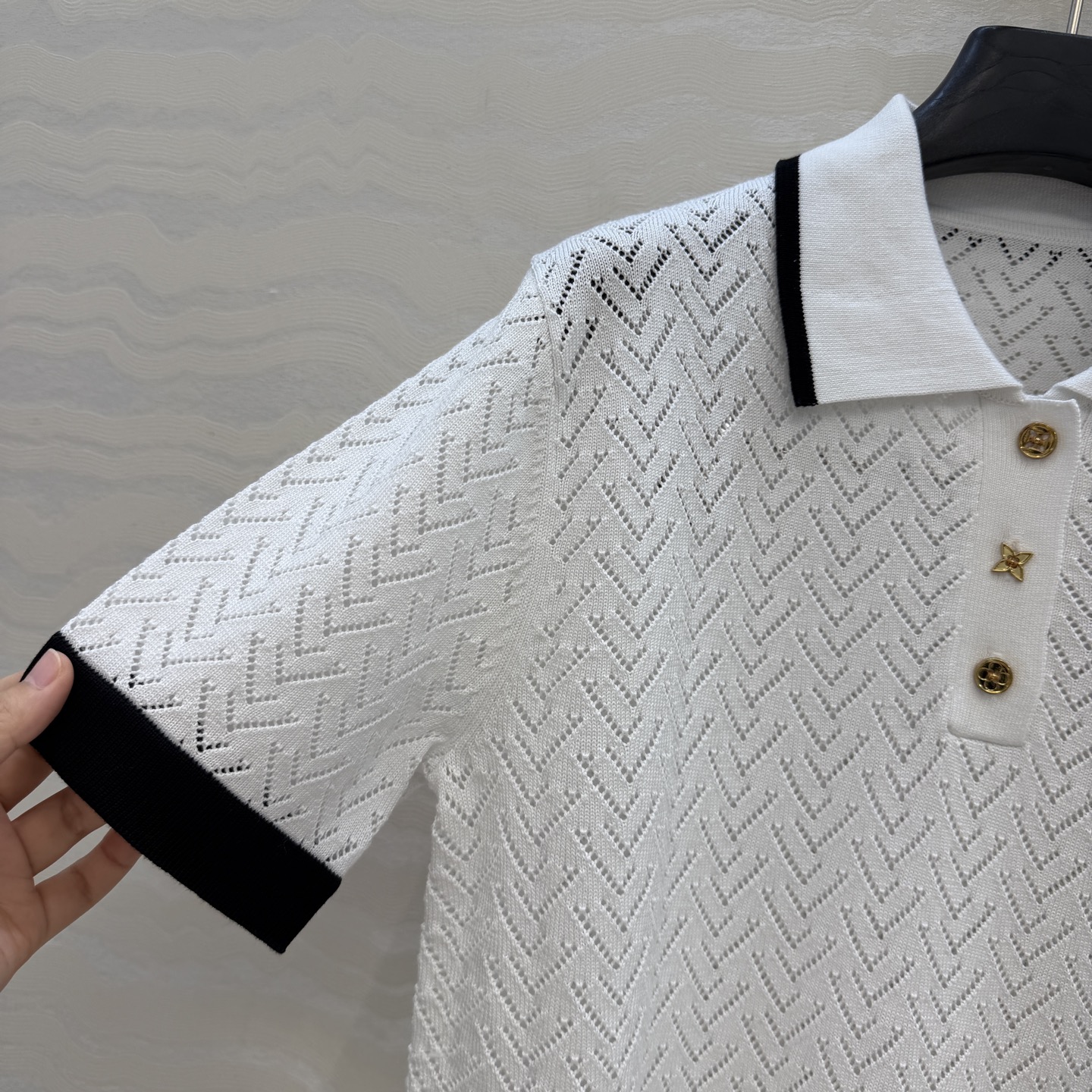 高端原单品质！Monogram花㚏针织polo短袖上衣！18针瑞士机重工定位缕空嵌花工艺贯穿时髦高级感！