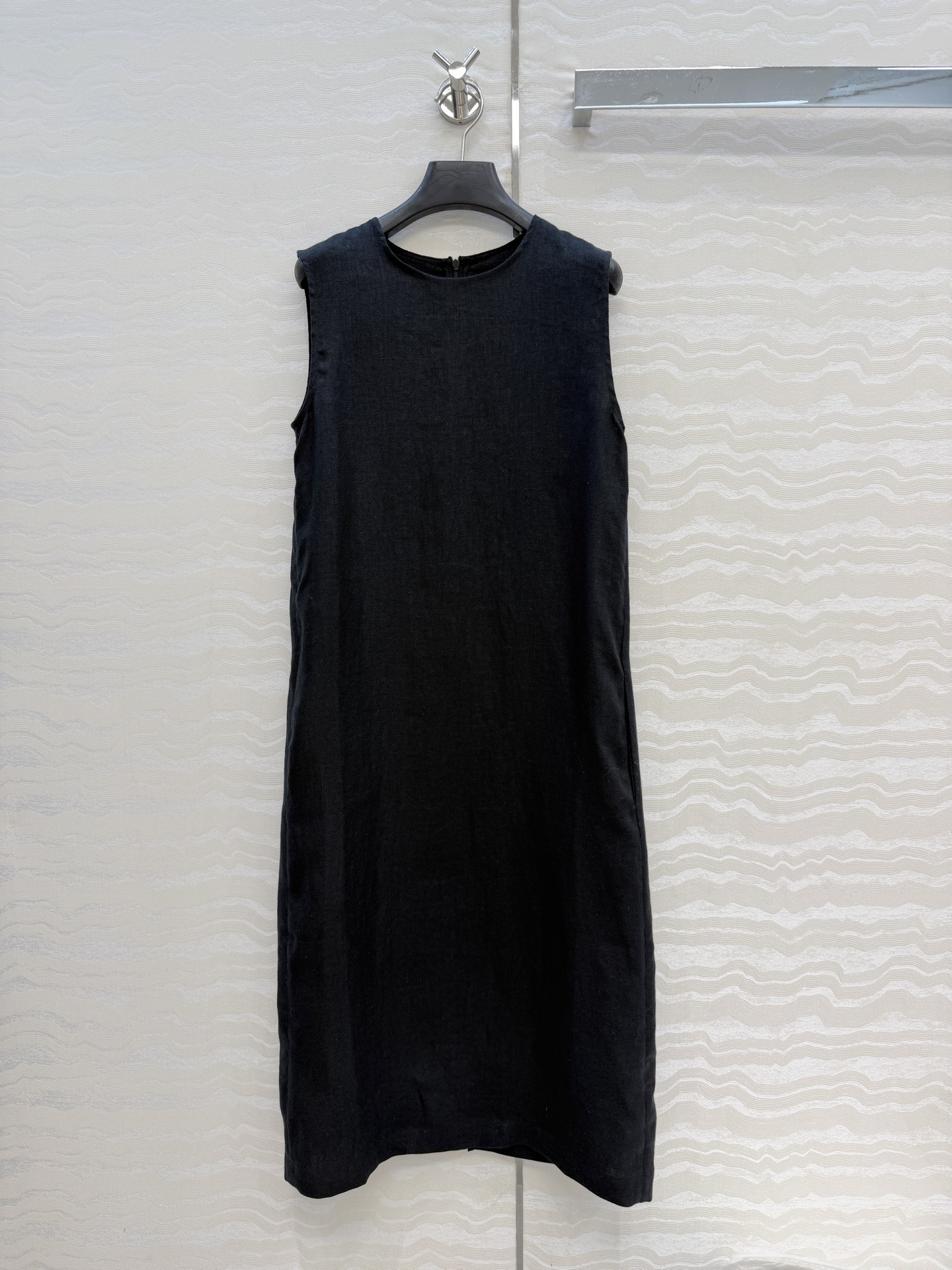 NO:829720,High-end original quality, row-style minimalist linen straight vest dress recommended for hot sale!  The quality must be imported and the heavyweight linen washed fabric has a great texture!  The classic waistcoat H-shaped design is a lazy and casual high-end item. Perfect for pear-shaped figures!  Full of details, low-key luxury design is awesome!  Highly recommended as a versatile item to keep for yourself!  The 3D three-dimensional version is retro and elegant. The quality of workmanship depends on the details. Two colors of 3 sizes. Size S bust 88, skirt length 1110., women's clothing, skirts,19860909爆单推荐高端原单品质,Row风极简主义亚麻直筒背心连衣裙！品质按必入进口重磅亚麻洗水面料质感超赞！经典坎肩H版型设计演绎慵懒随性的高级单品.梨形身材的穿搭天菜！细节感满满,低调奢华设计感超赞！强烈推荐自留百搭单品！3D立体版型复古优雅.做工品质看细节,两色3码.S码胸围88,裙长1110.,女装,skirts,,Women's clothing
