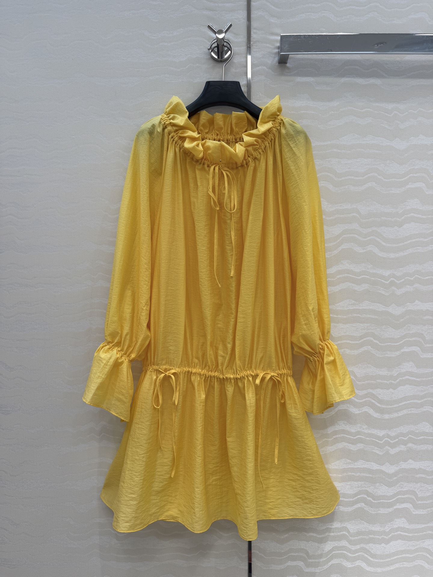 NO:853094,High-end original quality RL nautical resort style 26 spring and summer new product, high-intelligence Southern French temperament one-shoulder dress, bright yellow, refreshing and fashionable summer wear. The special color system makes the upper body look whiter!  The elastic one-shoulder design can be sweet or salty, and the classic loose version does not flatter the upper body, making you slim and tall!  Imported Tencel fabric is light, delicate and comfortable. The quality of workmanship depends on the details. One color, size 36-40, is available in seconds!  Size S bust 146, skirt length 88., women's clothing, skirts,19860909高端原单品质RL航海度假风26春夏新品,高智感南法气质一字肩连衣裙明高黄色夏日清爽时髦穿搭.特调色系上身巨显白！松紧一字肩设计可甜可盐,经典宽松版型不挑人上身显瘦又高挑！进口天丝面料轻盈质感细腻舒适.做工品质看细节,一色36-40码现货速度秒！S码胸围146,裙长88.,女装,skirts,,Women's clothing