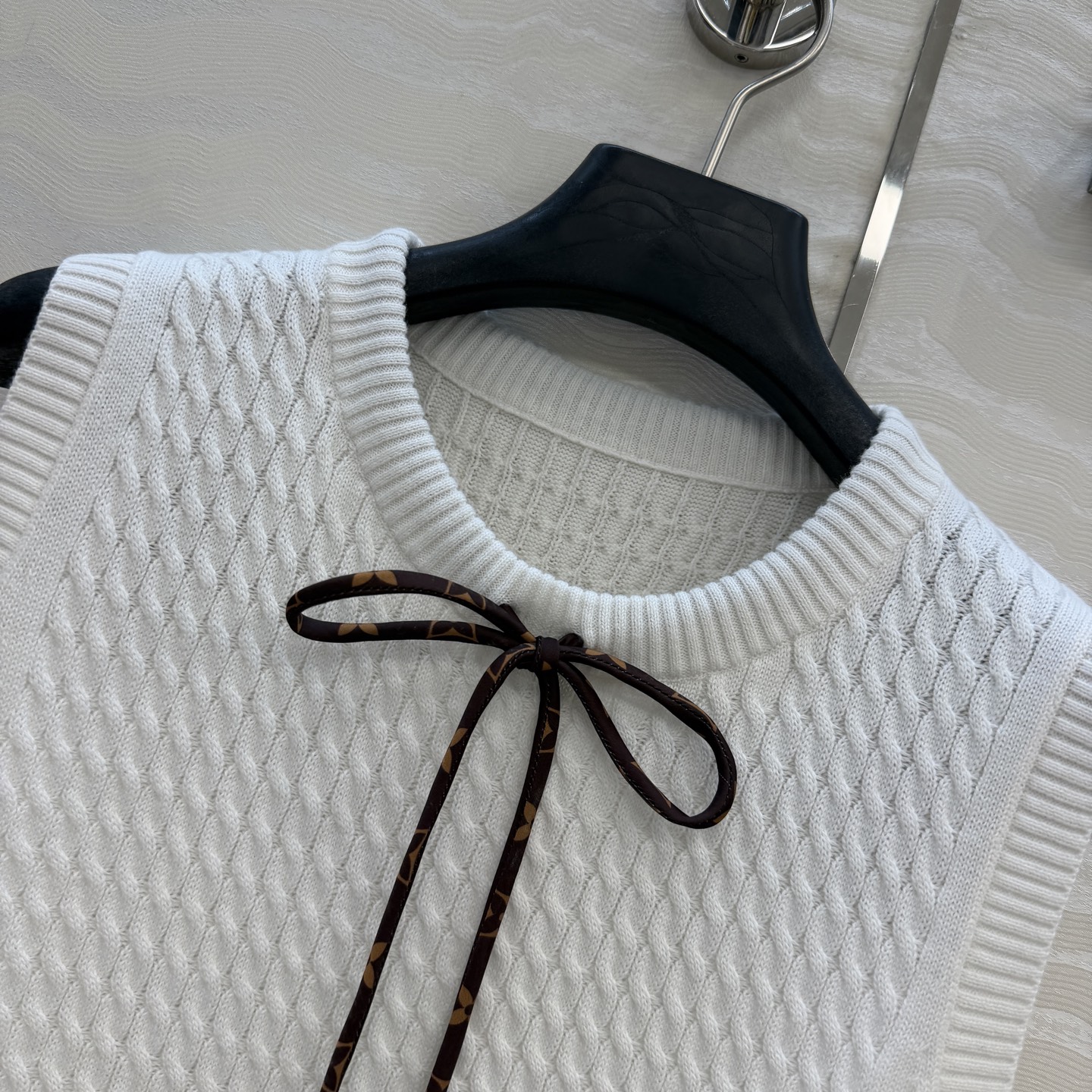 高端原单品质！26春夏新品，Monogram花㚏领结针织背心上衣！18针瑞士机绞花工艺贯穿时髦高级感！进