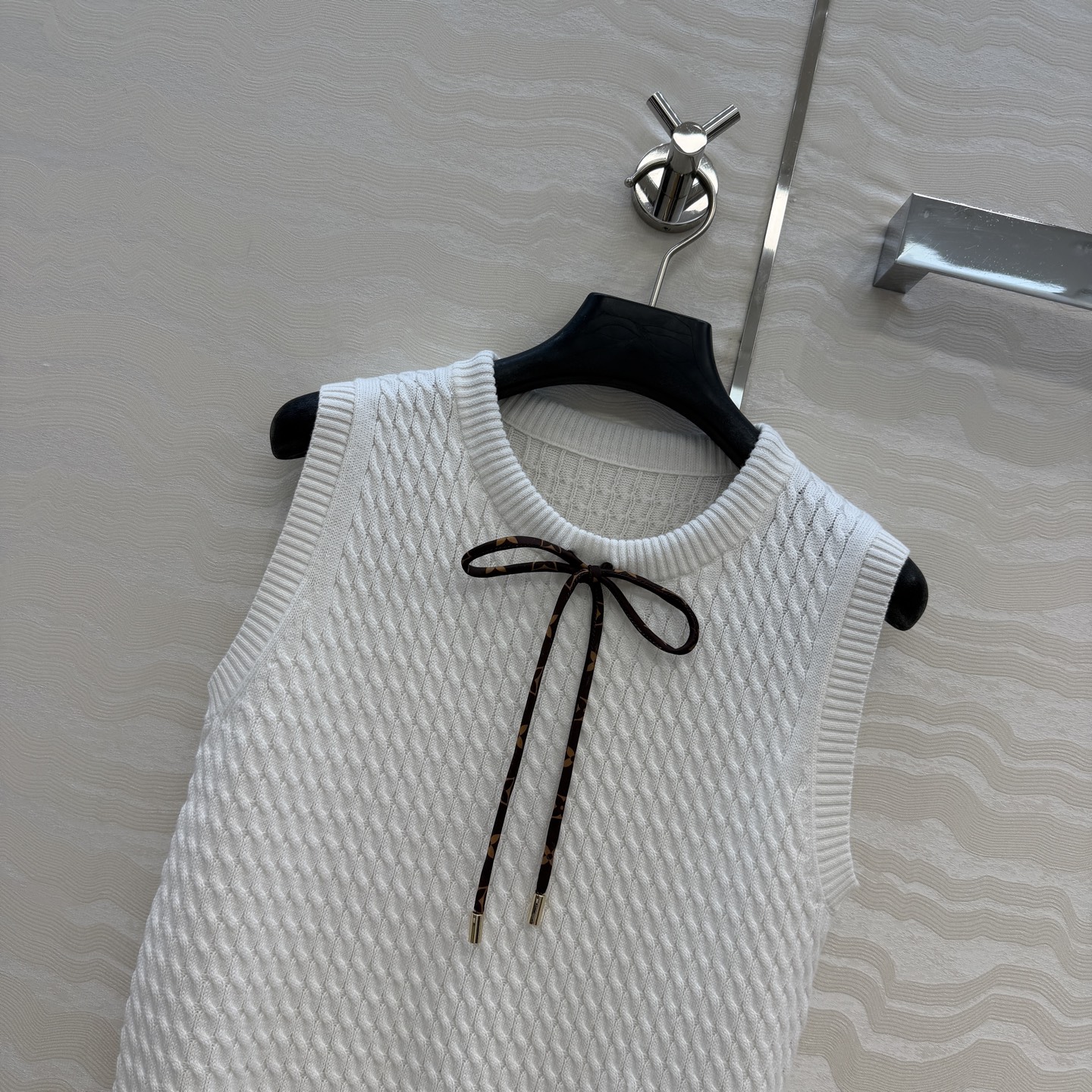 高端原单品质！26春夏新品，Monogram花㚏领结针织背心上衣！18针瑞士机绞花工艺贯穿时髦高级感！进