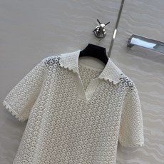 原单品质❤️Coco女孩beach沙滩🏖️系列度假新品!缕空勾织小上衣。气质小翻领两侧开叉设计绝美小仙女 原单品质❤️Coco女孩beach沙滩🏖️系列度假新品!缕空勾织小上衣。气质小翻领两侧开叉设计绝美小仙女