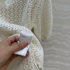 原单品质❤️Coco女孩beach沙滩🏖️系列度假新品!缕空勾织小上衣。气质小翻领两侧开叉设计绝美小仙女 原单品质❤️Coco女孩beach沙滩🏖️系列度假新品!缕空勾织小上衣。气质小翻领两侧开叉设计绝美小仙女