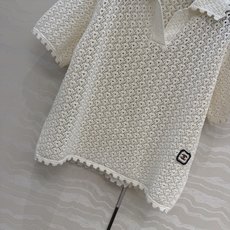 原单品质❤️Coco女孩beach沙滩🏖️系列度假新品!缕空勾织小上衣。气质小翻领两侧开叉设计绝美小仙女 原单品质❤️Coco女孩beach沙滩🏖️系列度假新品!缕空勾织小上衣。气质小翻领两侧开叉设计绝美小仙女