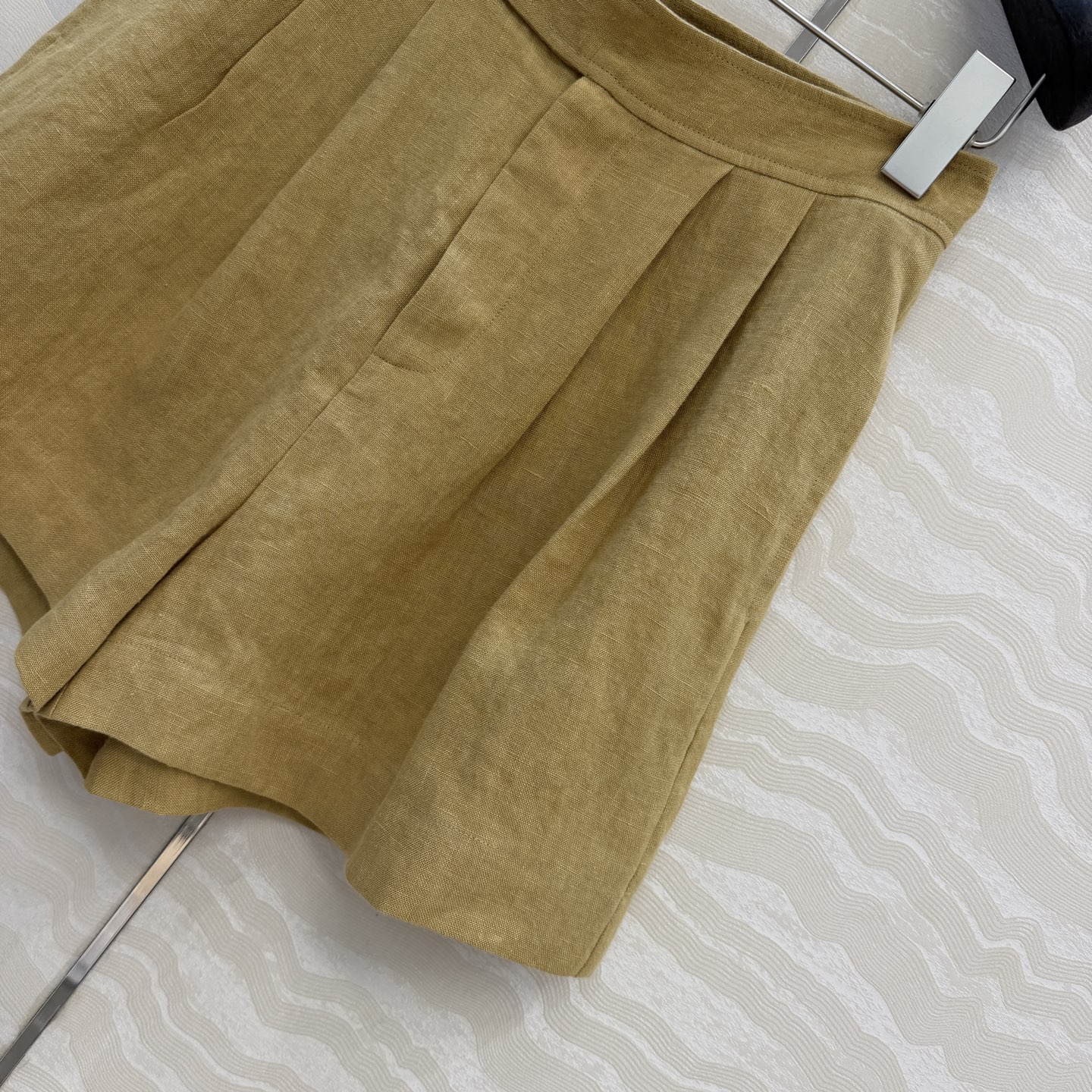 高端原单品质,RL26春夏新品,高级感老钱风穿搭,定制进口砂洗100%亚麻面料搭扣西装小短裤!重磅高支数 高端原单品质,RL26春夏新品,高级感老钱风穿搭,定制进口砂洗100%亚麻面料搭扣西装小短裤!重磅高支数