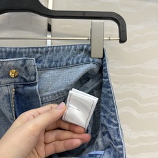 原单品质🍒coco女孩穿搭,26s怀旧洗水丹宁牛仔裤!手工编织金属链条带口袋装饰。菱格刺绣袋盖 直筒裤型 原单品质🍒coco女孩穿搭,26s怀旧洗水丹宁牛仔裤!手工编织金属链条带口袋装饰。菱格刺绣袋盖 直筒裤型