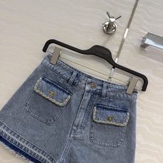原单品质🍒coco女孩穿搭,26s怀旧洗水丹宁牛仔短裤!手工编织金属链条带口袋装饰。菱格刺绣袋盖 高腰裤 原单品质🍒coco女孩穿搭,26s怀旧洗水丹宁牛仔短裤!手工编织金属链条带口袋装饰。菱格刺绣袋盖 高腰裤