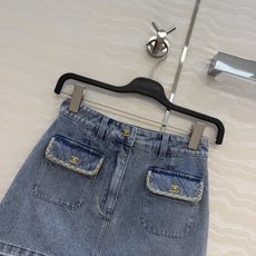 原单品质🍒coco女孩穿搭,26s怀旧洗水丹宁牛仔半裙!手工编织金属链条带口袋装饰。菱格刺绣袋盖 高腰版 原单品质🍒coco女孩穿搭,26s怀旧洗水丹宁牛仔半裙!手工编织金属链条带口袋装饰。菱格刺绣袋盖 高腰版
