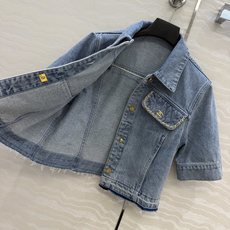原单品质🍒coco女孩穿搭,26s怀旧洗水丹宁牛仔短袖夹克小外套!气质翻领手工编织金属链条带口袋装饰。菱 原单品质🍒coco女孩穿搭,26s怀旧洗水丹宁牛仔短袖夹克小外套!气质翻领手工编织金属链条带口袋装饰。菱