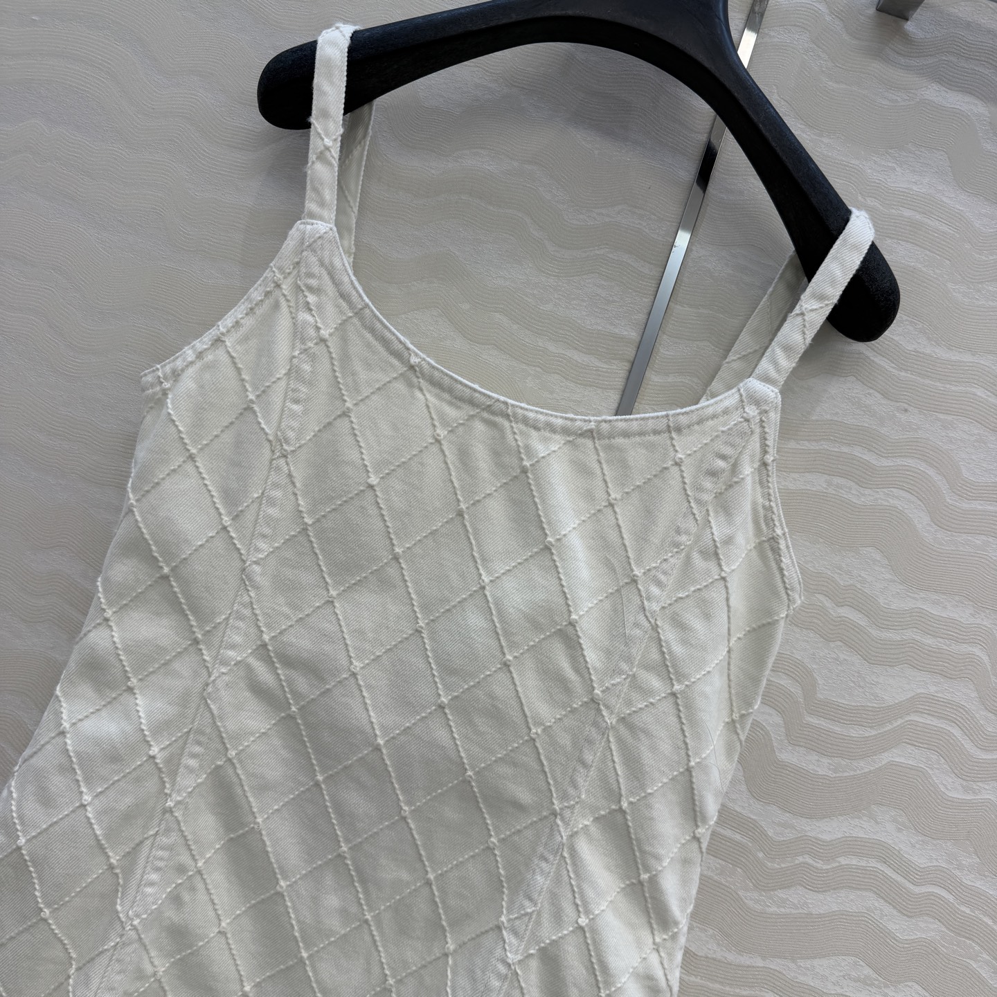 原单品质❤️Coco女孩beach沙滩🏖️系列度假新品!重工刺绣菱格线绣牛仔吊带连衣裙!双口袋设计收腰包 原单品质❤️Coco女孩beach沙滩🏖️系列度假新品!重工刺绣菱格线绣牛仔吊带连衣裙!双口袋设计收腰包