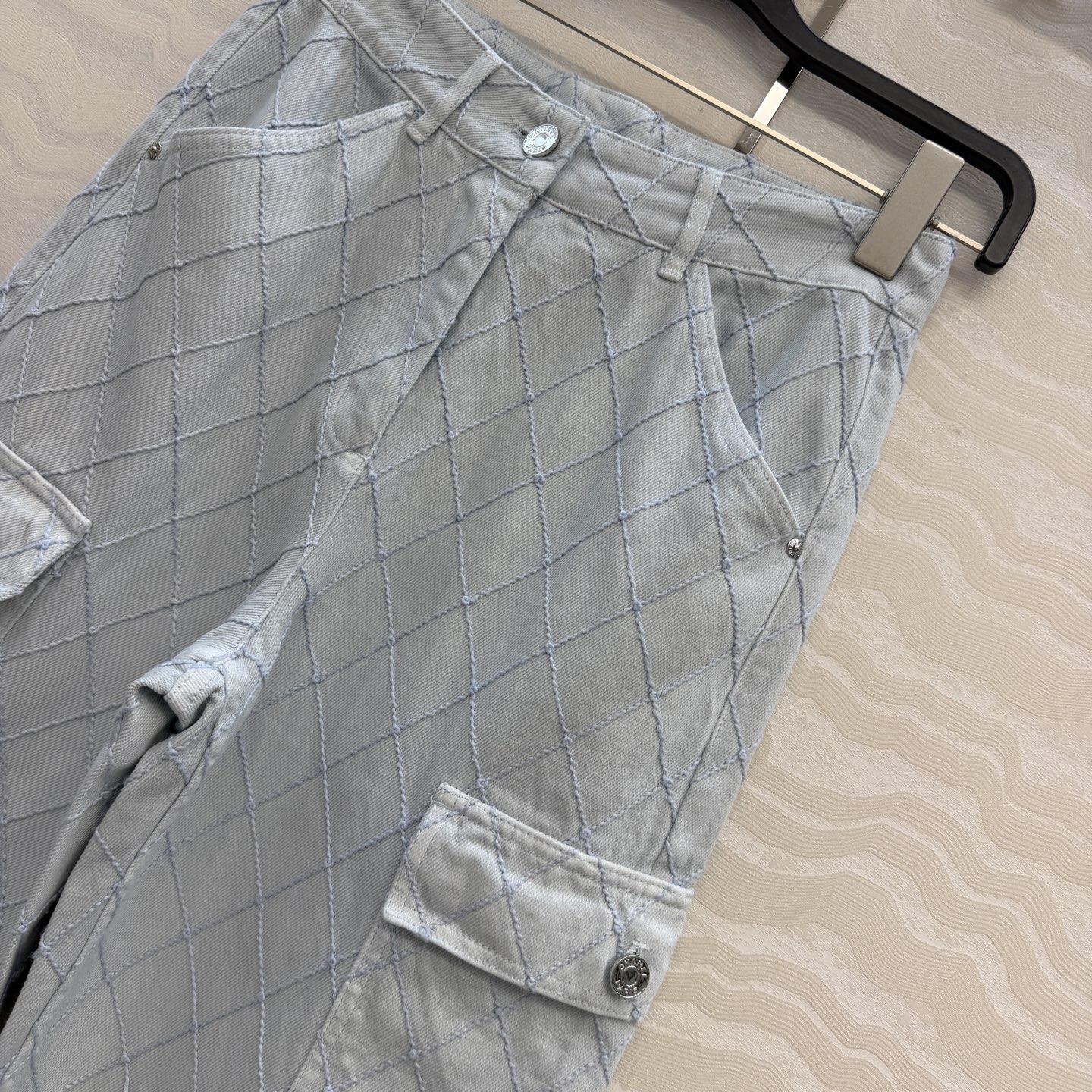 原单品质❤️Coco女孩beach沙滩🏖️系列度假新品!重工刺绣菱格线绣牛仔直筒裤!工装口袋卷裤脚设计经 原单品质❤️Coco女孩beach沙滩🏖️系列度假新品!重工刺绣菱格线绣牛仔直筒裤!工装口袋卷裤脚设计经