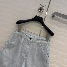 原单品质❤️Coco女孩beach沙滩🏖️系列度假新品!重工刺绣菱格线绣牛仔中裤!工装口袋卷裤脚设计经典 原单品质❤️Coco女孩beach沙滩🏖️系列度假新品!重工刺绣菱格线绣牛仔中裤!工装口袋卷裤脚设计经典