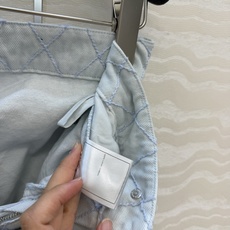 原单品质❤️Coco女孩beach沙滩🏖️系列度假新品!重工刺绣菱格线绣牛仔中裤!工装口袋卷裤脚设计经典 原单品质❤️Coco女孩beach沙滩🏖️系列度假新品!重工刺绣菱格线绣牛仔中裤!工装口袋卷裤脚设计经典
