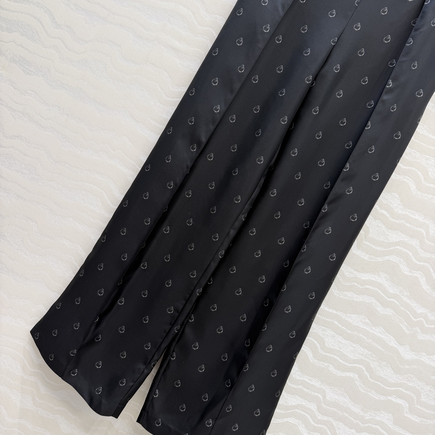 原单品质💕 H系26早春新品💕链环图案定位印花真丝阔腿直筒裤！100%真丝斜纹绸质感超赞！气质牙签线压褶