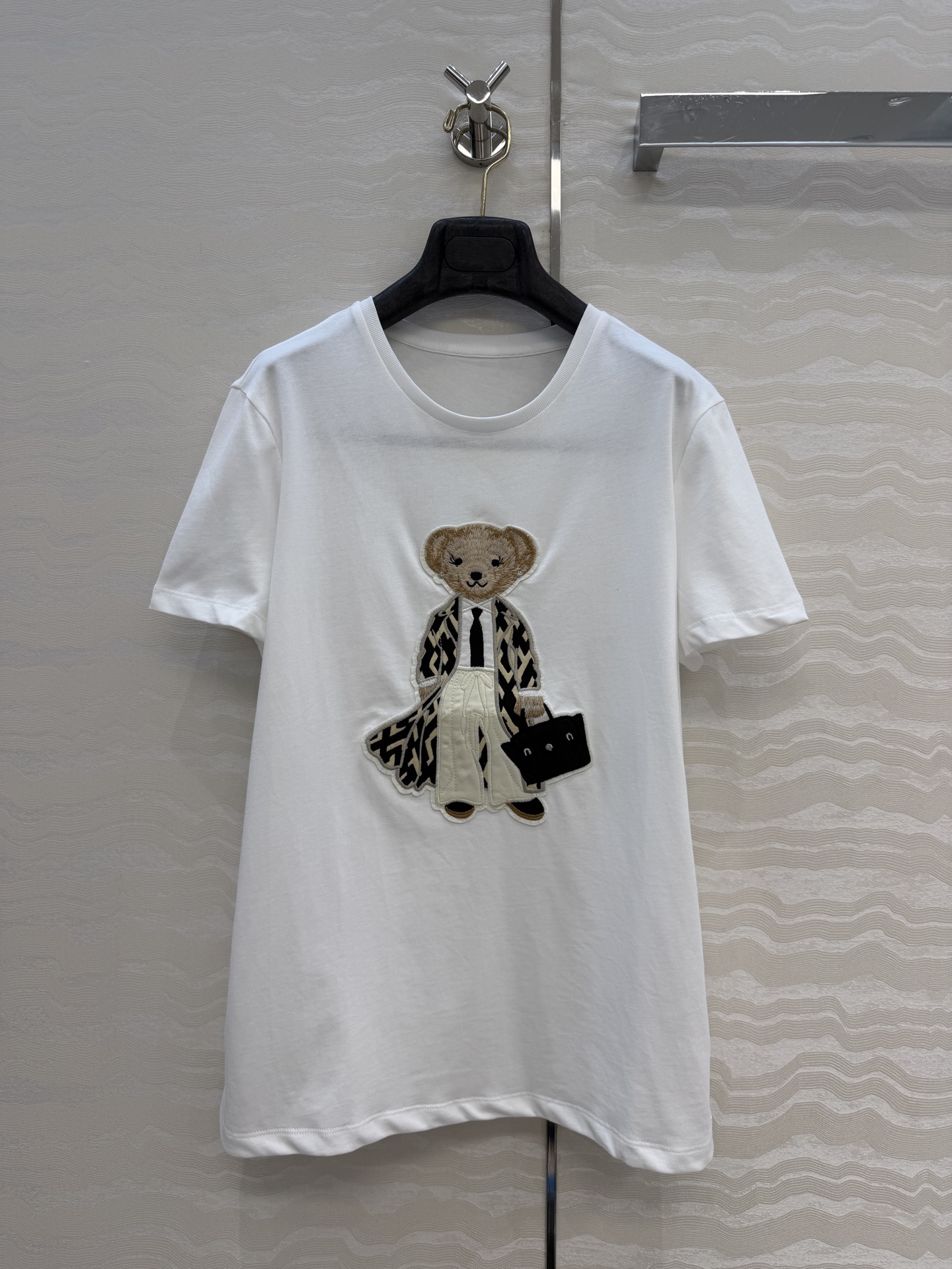 NO:860293,Original quality RL purple label new product!  Rich American style bear short-sleeved T!  Age-reducing classic style. Quality control is a must. Imported pure cotton sweatshirt fabric has great texture!  Three-dimensional bear embroidery craftsmanship. A must-have for young girls with a fashionable temperament!  Childlike, high-end retro casual style. Versatile and easy-to-match styles. 3 sizes in one color!  Come to those who know the stuff!  M size shoulder width 40, bust 98, length 66., women's clothing, hoodie, sweatshirts, T-shirt,19860909原单品质RL紫标新品！浓郁美式风格小熊短袖T！减龄经典版型.品质控必入.进口纯棉卫衣面料质感超赞！立体小熊刺绣工艺.减龄少女气质时髦精必入！童趣高级复古随性风.版型百搭不挑人.一色3码！懂货的来！M码肩宽40,胸围98,衣长66.,女装,hoodie,sweatshirts,T-shirt,,Women's clothing