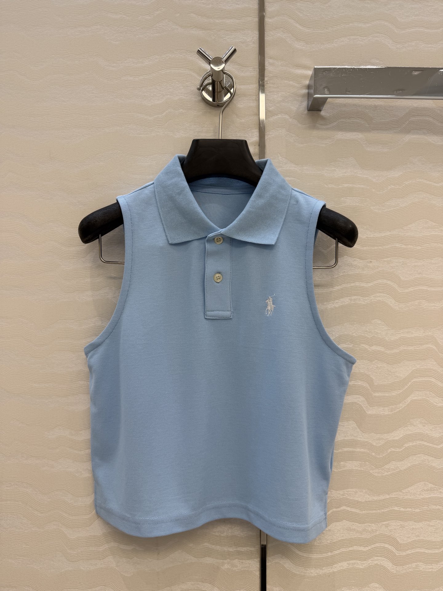 NO:860305,Original order quality!  RL's long-term style of clothing for young girls!  The polo collar short vest, the imported pique cotton fabric has a great texture, the small lapels are elegant and fashionable, a must-have item for white, rich and beautiful women!  The classic version has a casual and elegant temperament. It is classic and does not flatter the upper body and is super slim. Available in 4 colors, S-L sizes. Bust size S is 82, length 43., women's clothing,19860909原单品质！RL长期主义减龄少女穿搭！polo领短款小背心,进口珠地纯棉面料质感超赞,气质小翻领高级又时髦,白富美必备单品！经典版型气质随性优雅.经典不挑人上身超显瘦,4色S-L码.S码胸围82,衣长43.,女装,,Women's clothing