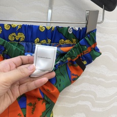 高端原单品质❤️Coco女孩beach沙滩🏖️系列度假新品,海洋🌊系列涂鸦字母印花真丝直筒裤!100%真 高端原单品质❤️Coco女孩beach沙滩🏖️系列度假新品,海洋🌊系列涂鸦字母印花真丝直筒裤!100%真