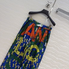 高端原单品质❤️Coco女孩beach沙滩🏖️系列度假新品,海洋🌊系列涂鸦字母印花真丝直筒裤!100%真 高端原单品质❤️Coco女孩beach沙滩🏖️系列度假新品,海洋🌊系列涂鸦字母印花真丝直筒裤!100%真