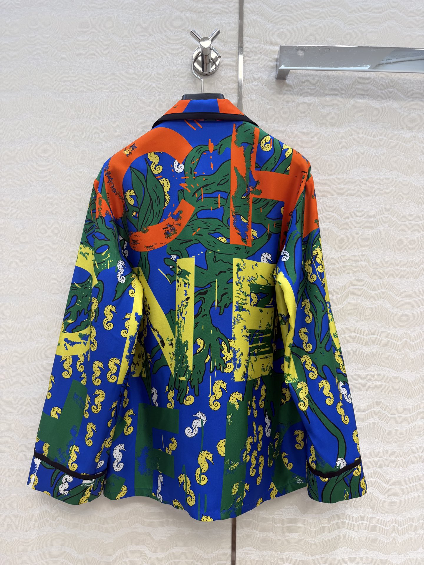 高端原单品质❤️Coco女孩beach沙滩🏖️系列度假新品，海洋🌊系列涂鸦字母印花真丝西装领衬衫！100