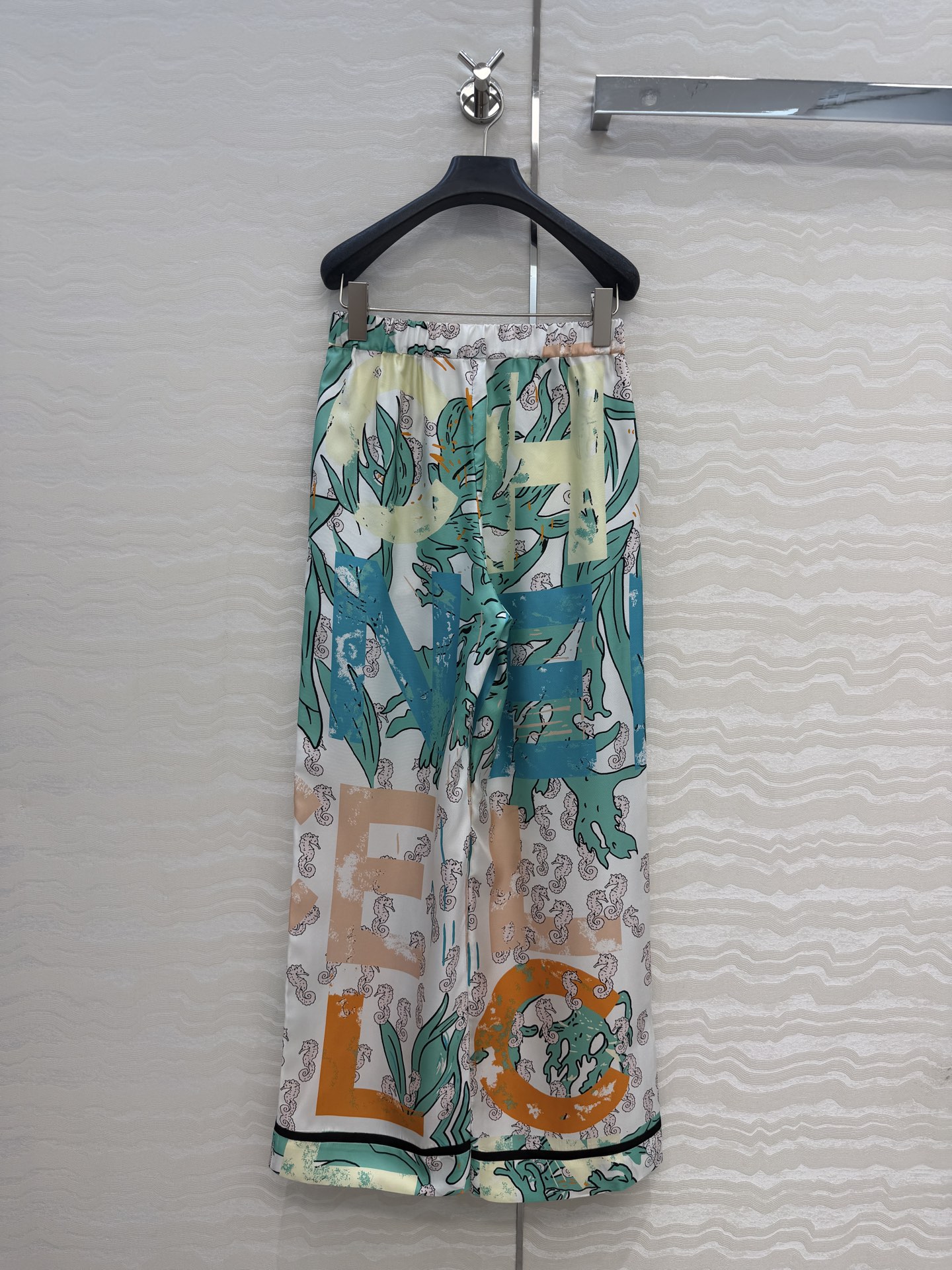 高端原单品质❤️Coco女孩beach沙滩🏖️系列度假新品，海洋🌊系列涂鸦字母印花真丝直筒裤！100%真