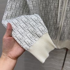 高端原单品质,MissD针织🧶连帽外套!立体双织logo工艺原版定制进口纱线!减龄气质经典版型百搭不挑人 高端原单品质,MissD针织🧶连帽外套!立体双织logo工艺原版定制进口纱线!减龄气质经典版型百搭不挑人