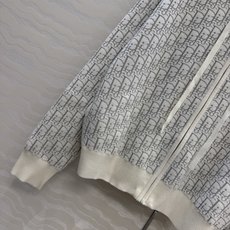 高端原单品质,MissD针织🧶连帽外套!立体双织logo工艺原版定制进口纱线!减龄气质经典版型百搭不挑人 高端原单品质,MissD针织🧶连帽外套!立体双织logo工艺原版定制进口纱线!减龄气质经典版型百搭不挑人