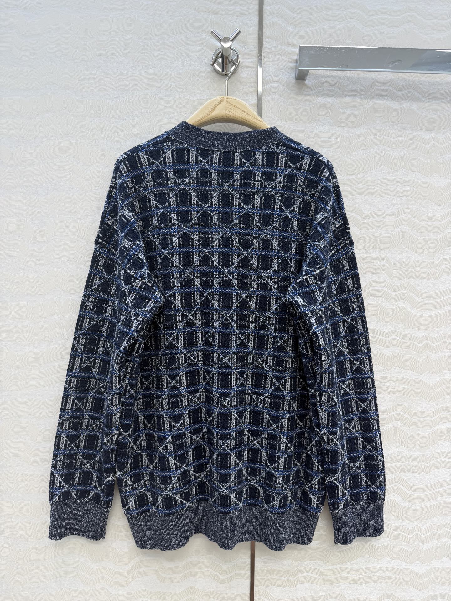 高端原单品质❤️MissD 26春夏新品！海军风戴妃格纹气质V领开衫！高级色调超级显白。双织工艺定制进口