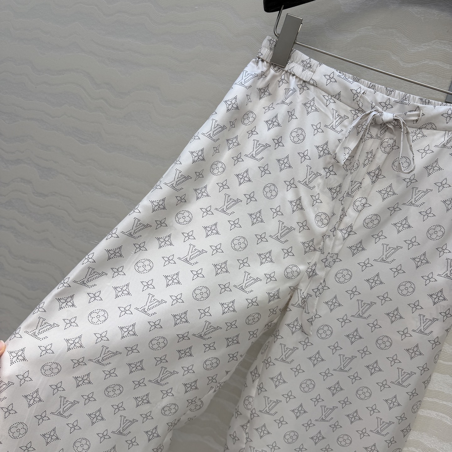 原单品质💕经典MONOGRAM暗纹印花真丝抽绳直筒裤！100%真丝斜纹绸，睡衣风直筒版型设计上身减龄绝绝