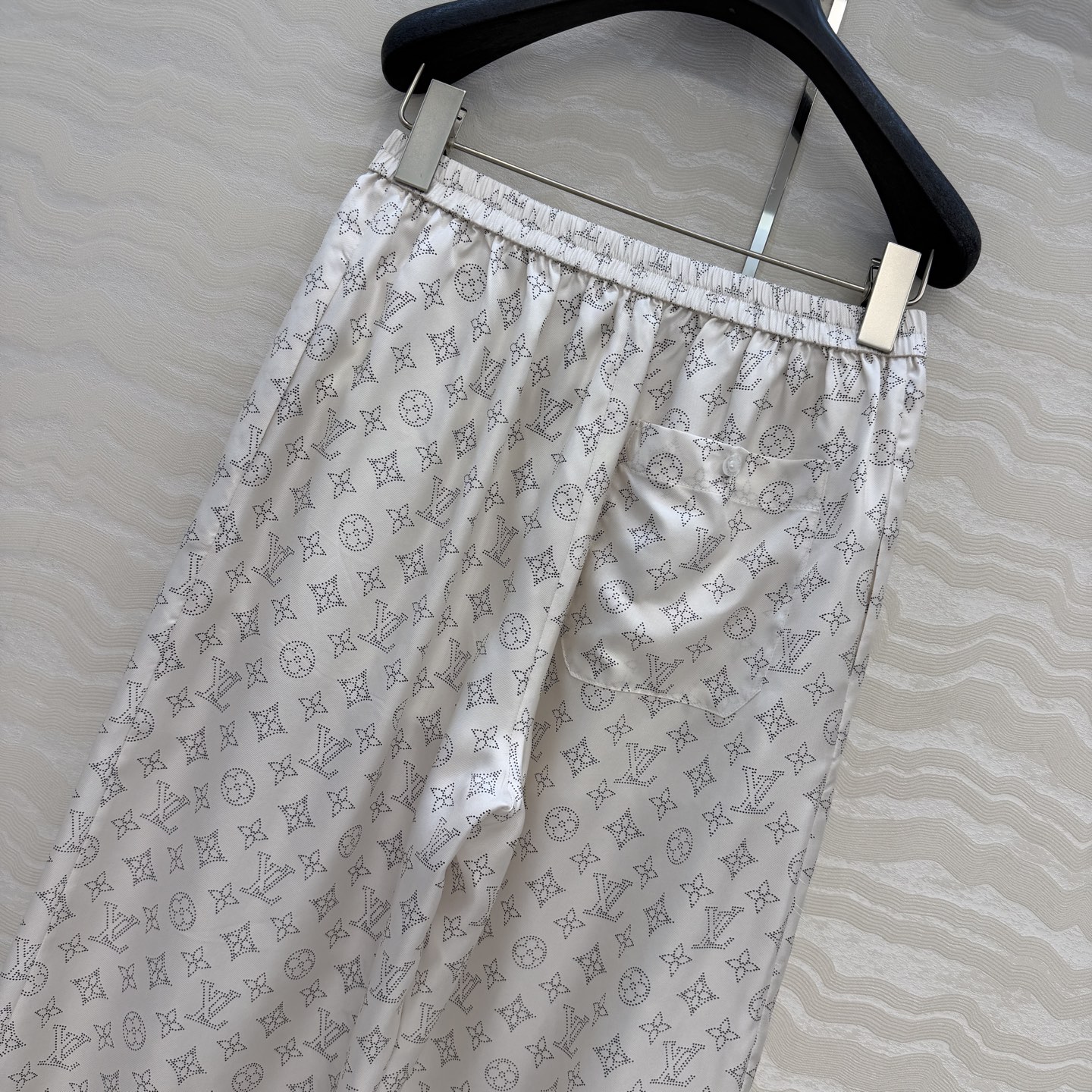 原单品质💕经典MONOGRAM暗纹印花真丝抽绳直筒裤！100%真丝斜纹绸，睡衣风直筒版型设计上身减龄绝绝
