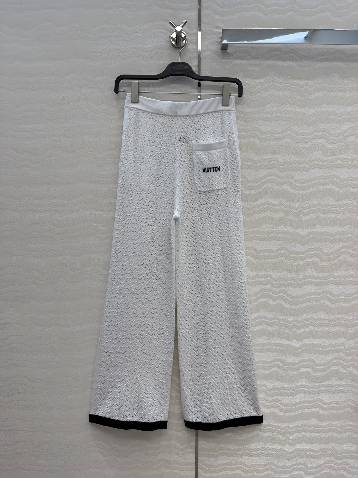 高端原单品质！Monogram花㚏针织直筒阔腿裤。18针瑞士机重工定位缕空嵌花工艺贯穿时髦高级感！进口天