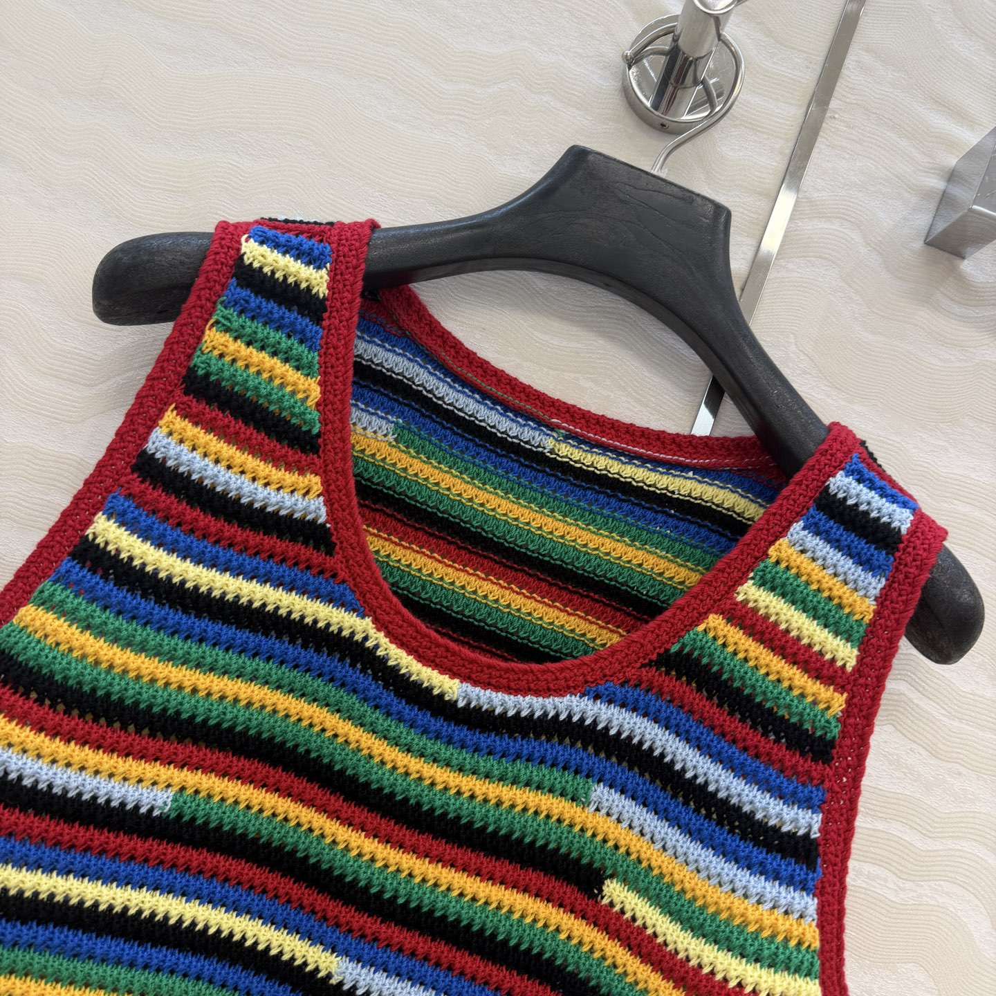 原单品质❤️Coco女孩beach沙滩🏖️系列度假新品！彩虹🌈拼色勾织小背心。手工毛须边工艺，绝美小仙女