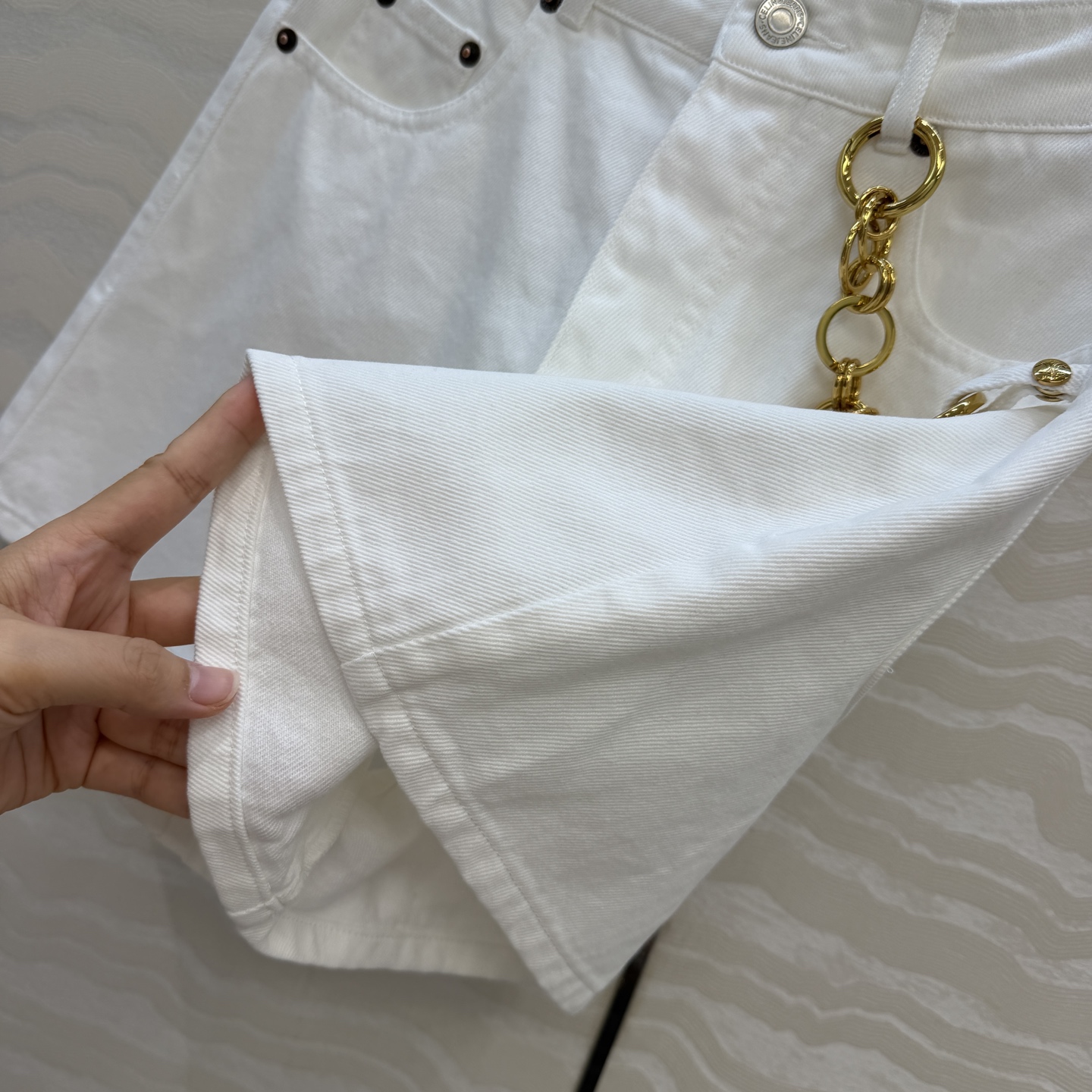 高端原单品质❤️CE神裤再现✌️金属挂件设计牛仔短裤！凯旋门金属吊坠设计小心思。定制洗水进口面料质感超赞