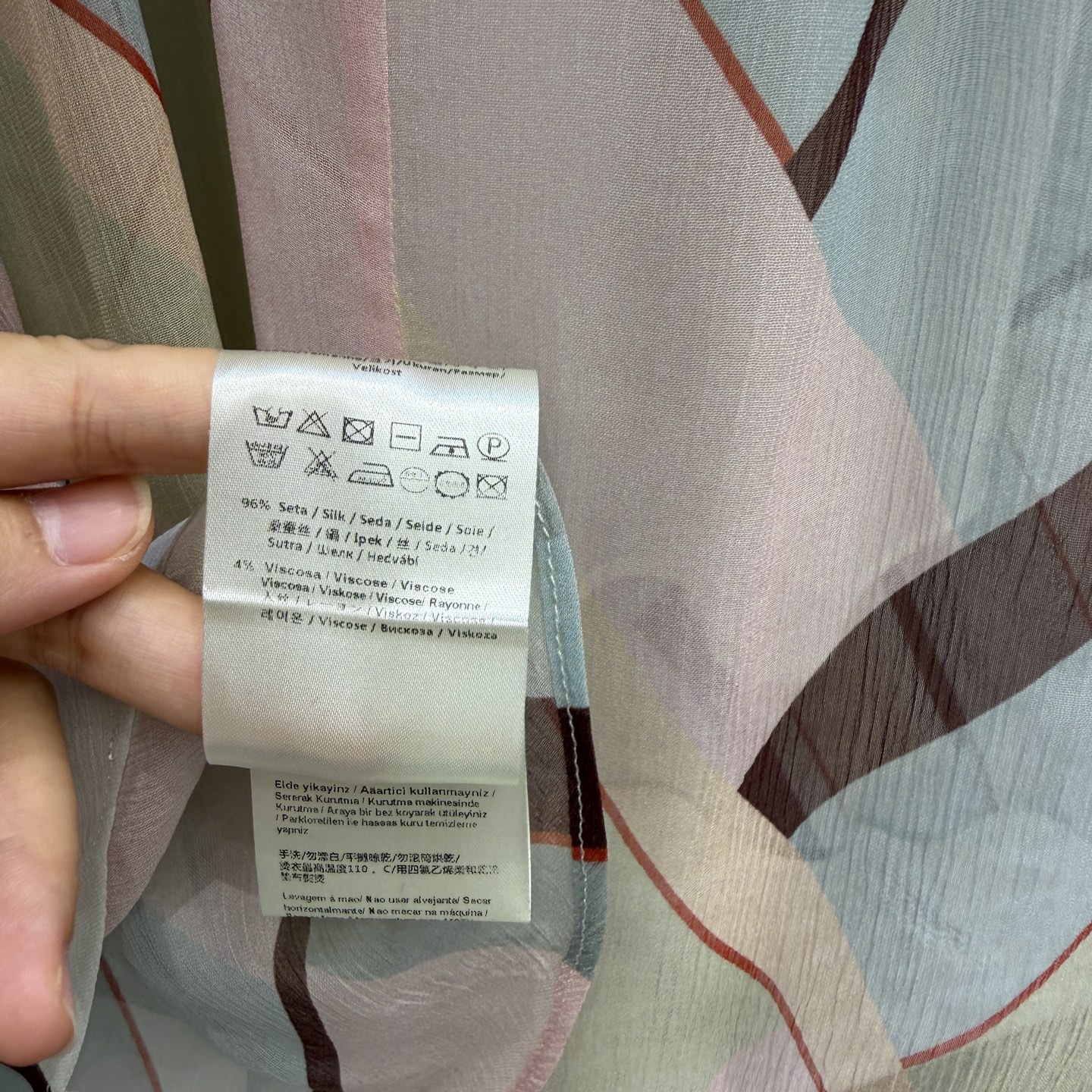 高端原单品质💕FF浪漫度假系列，低饱和马卡龙色系，自带柔光滤镜真丝连衣裙！100%真丝顺纡飘逸感拉满，双