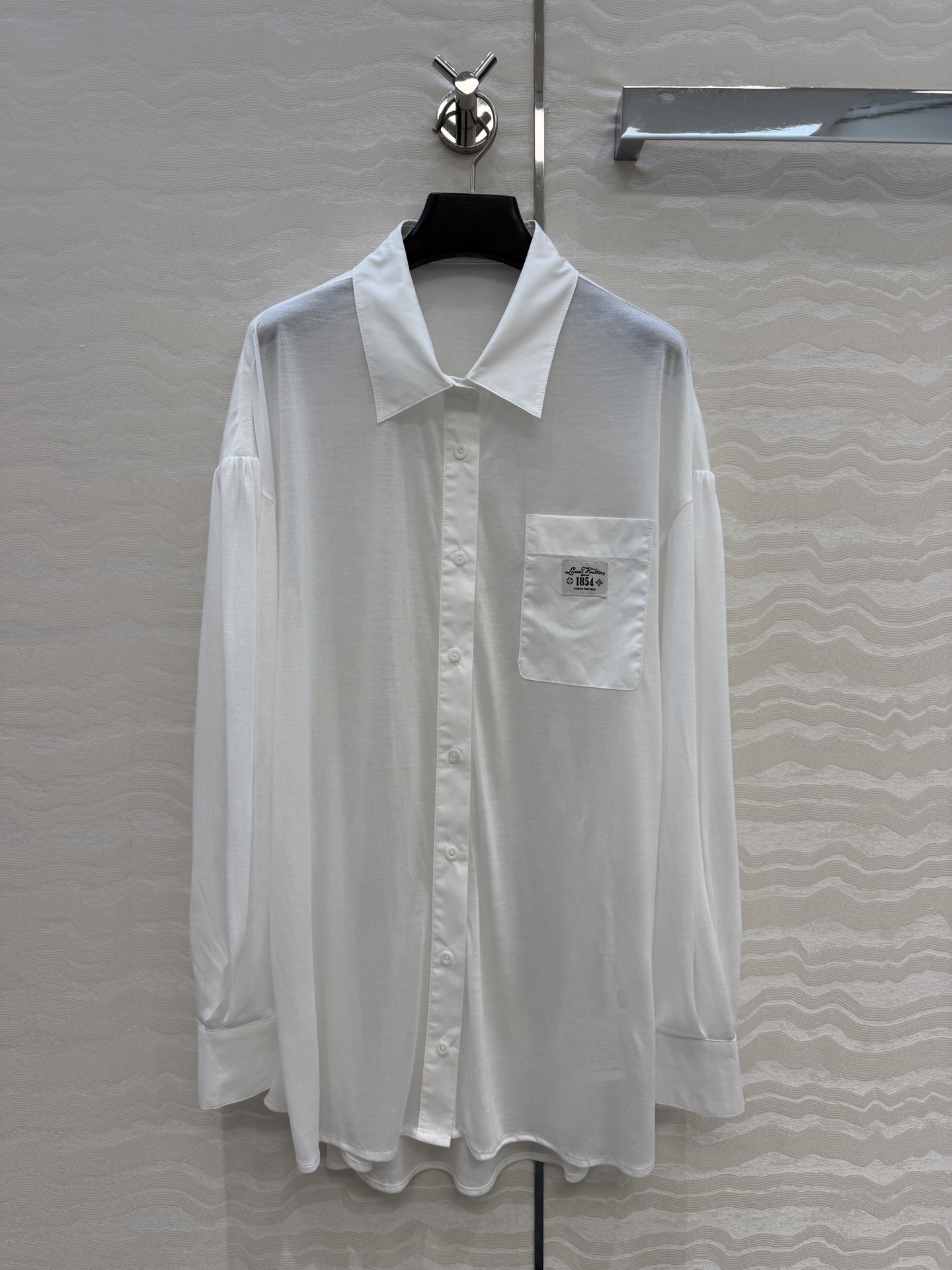 原单品质❤️26春夏新品MONOGRAM拼接设计防晒衬衫！软糯轻盈的纯棉面料领袖拼接挺阔感衬衫面料。宽松