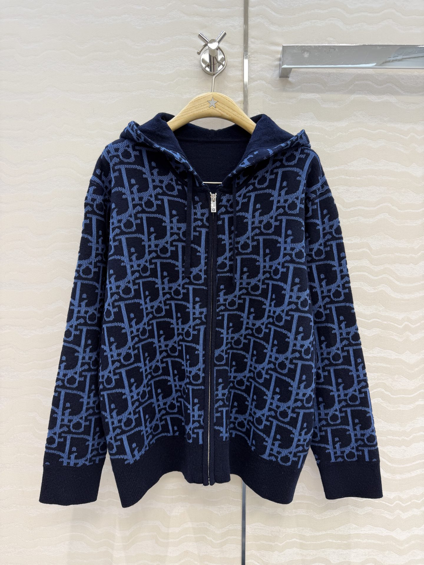 高端原单品质，MissD针织🧶连帽外套！立体双织logo工艺原版定制进口纱线！减龄气质经典版型百搭不挑人