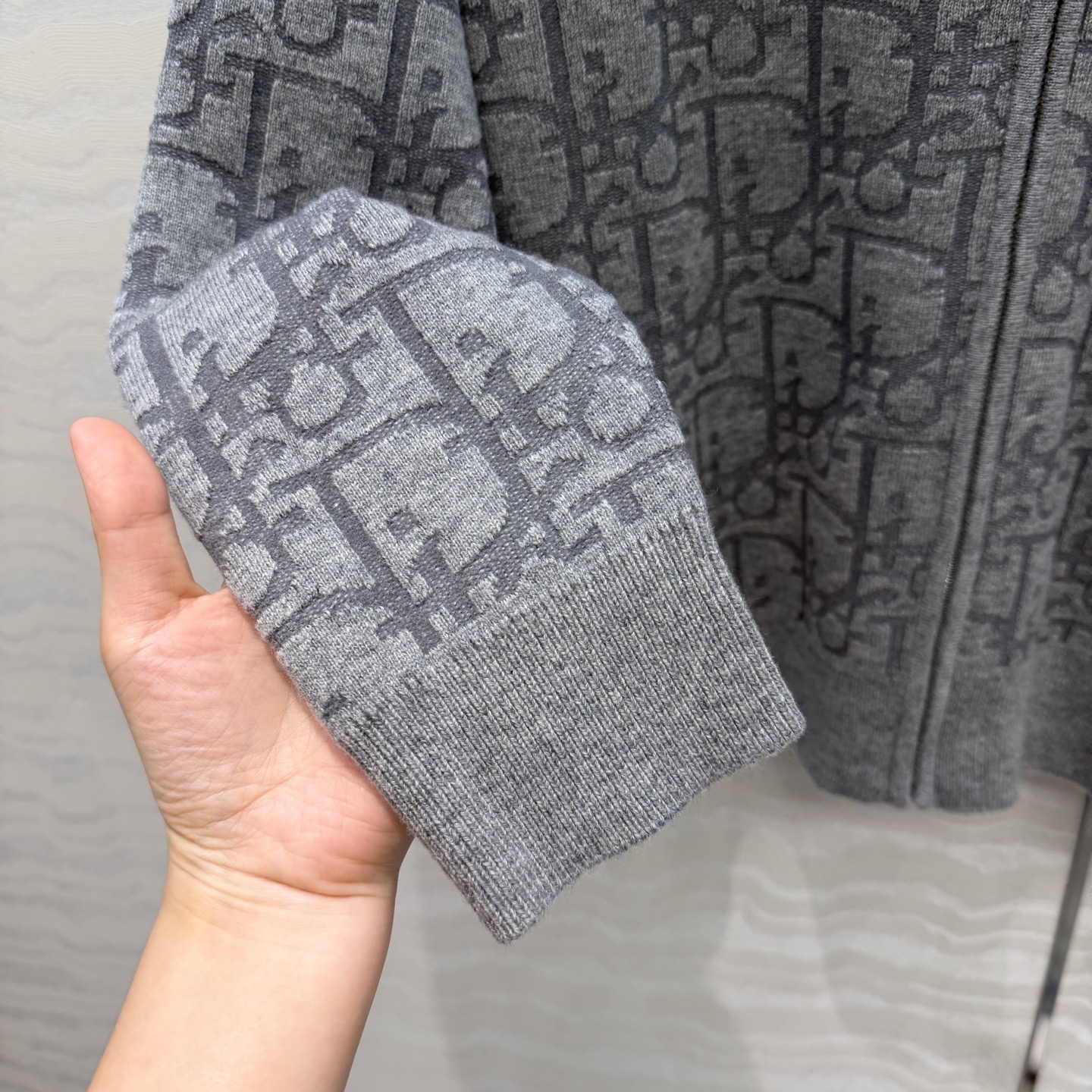高端原单品质，MissD针织🧶连帽外套！立体双织logo工艺原版定制进口纱线！减龄气质经典版型百搭不挑人