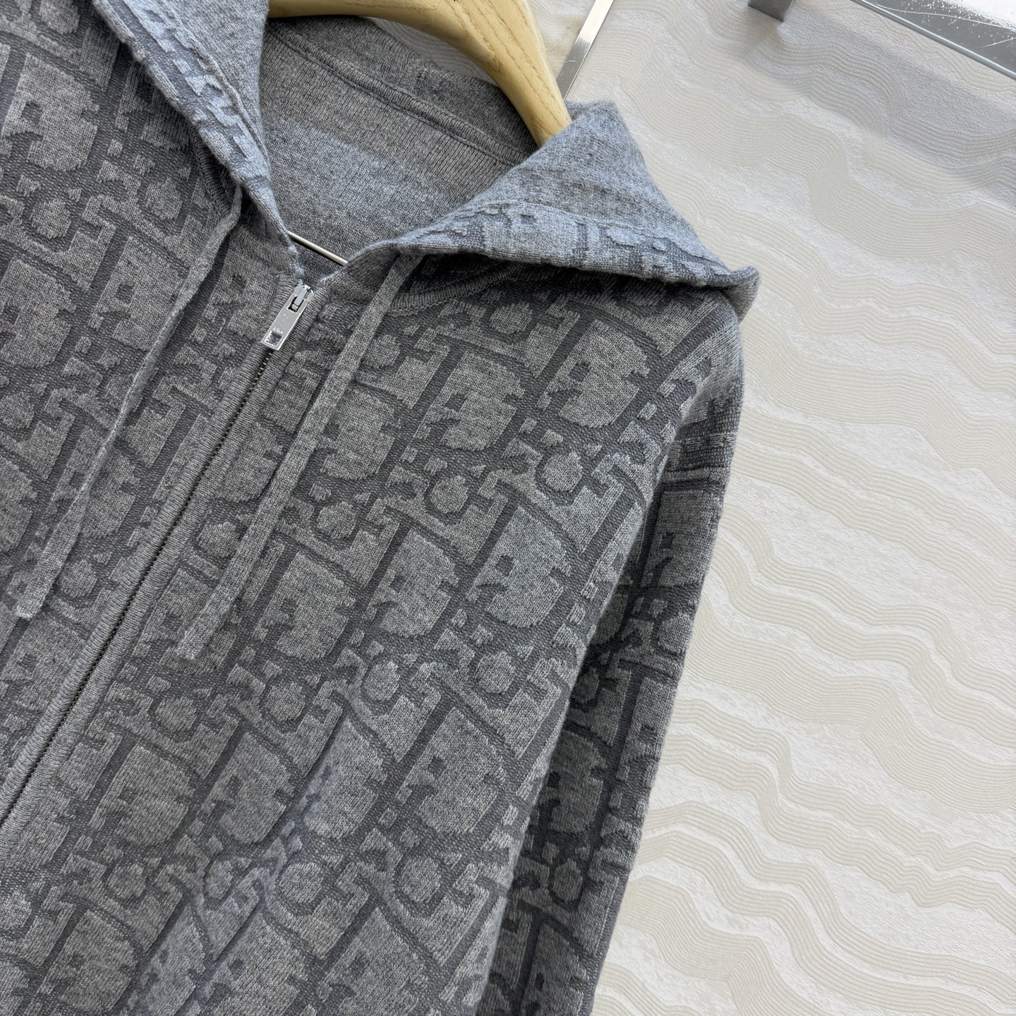 高端原单品质，MissD针织🧶连帽外套！立体双织logo工艺原版定制进口纱线！减龄气质经典版型百搭不挑人