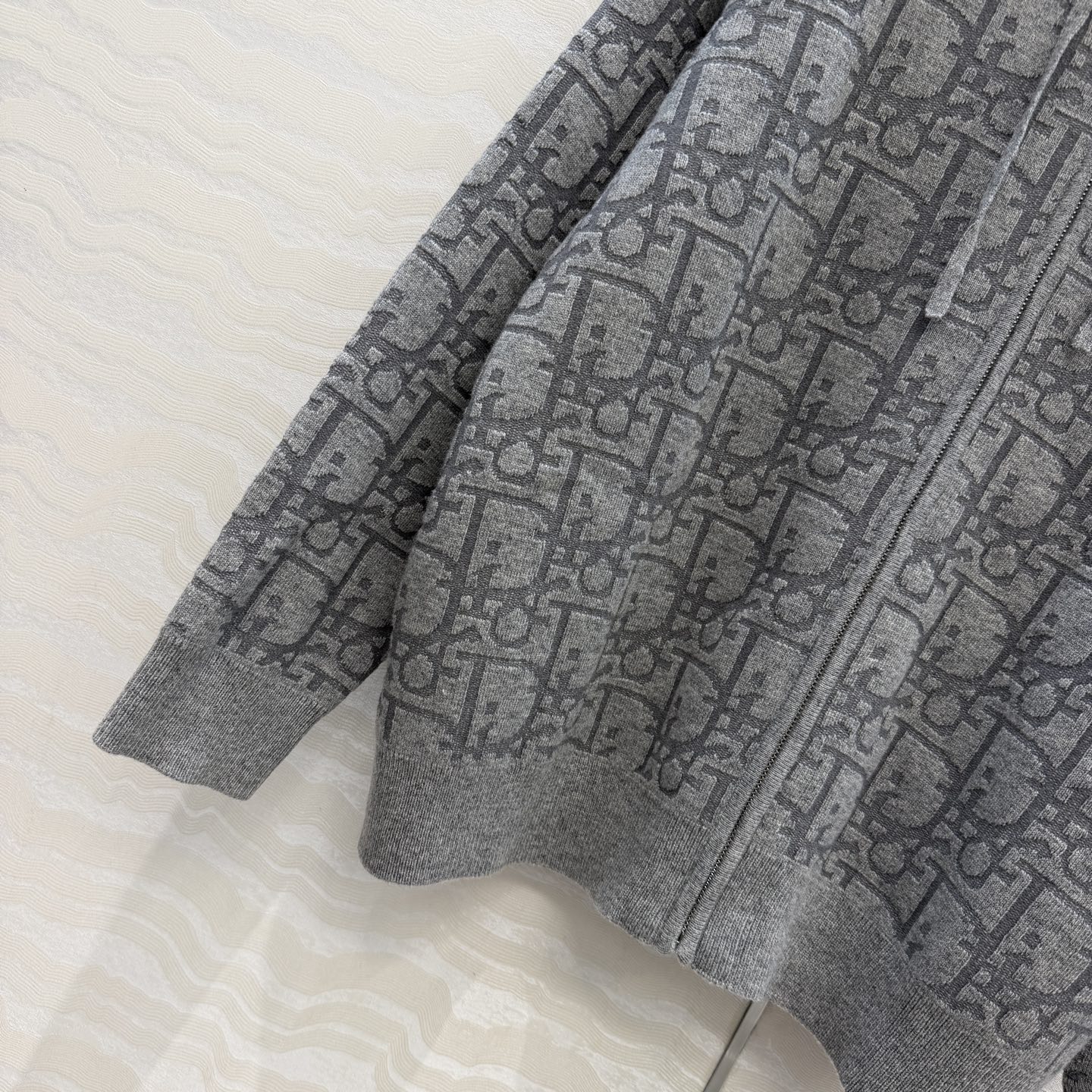 高端原单品质，MissD针织🧶连帽外套！立体双织logo工艺原版定制进口纱线！减龄气质经典版型百搭不挑人