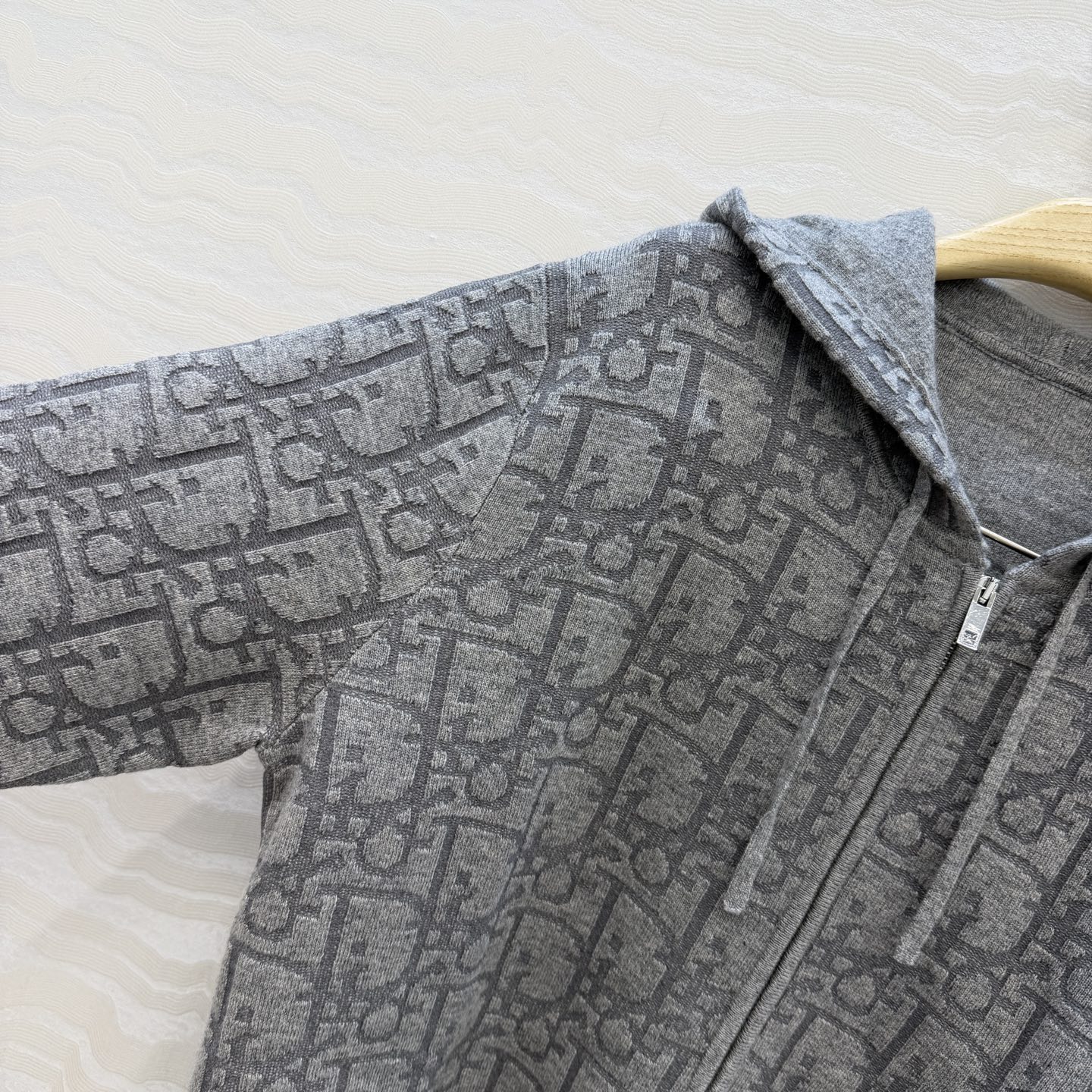 高端原单品质，MissD针织🧶连帽外套！立体双织logo工艺原版定制进口纱线！减龄气质经典版型百搭不挑人
