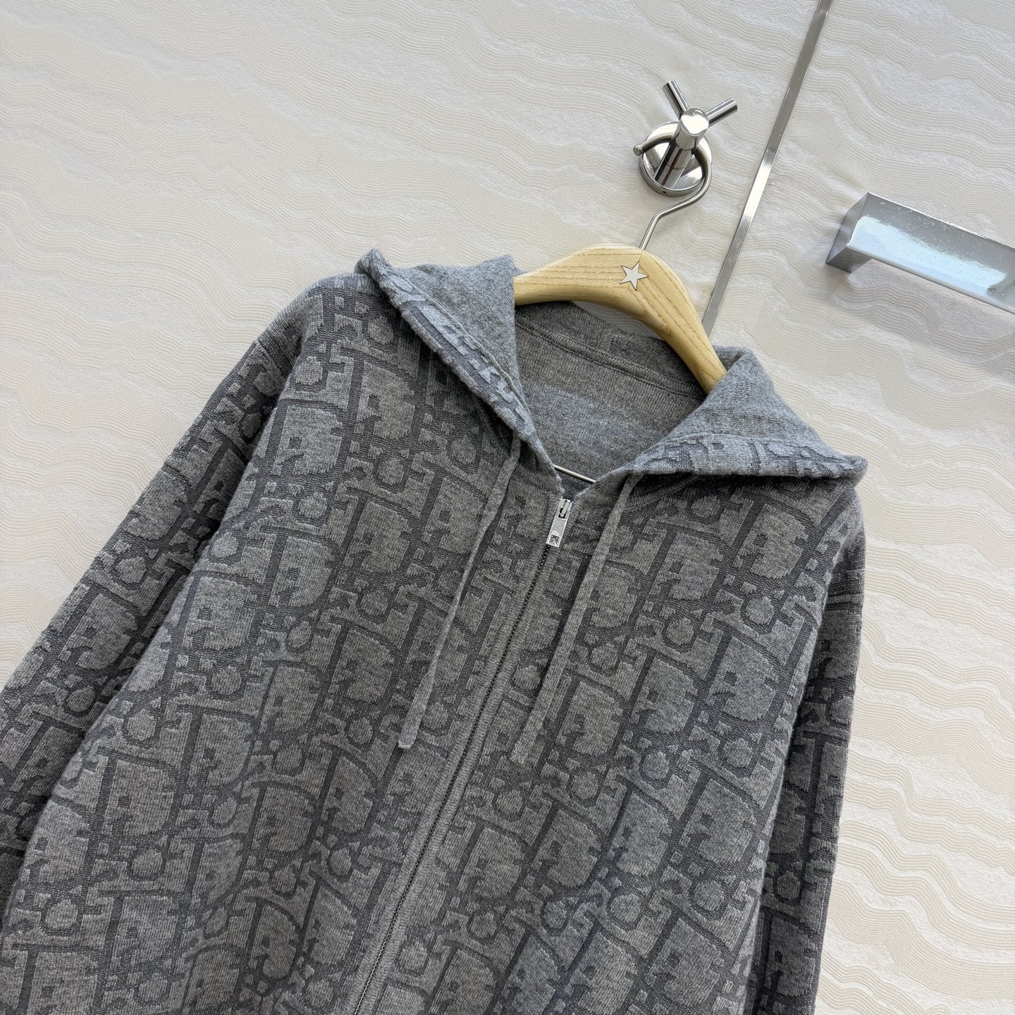 高端原单品质，MissD针织🧶连帽外套！立体双织logo工艺原版定制进口纱线！减龄气质经典版型百搭不挑人